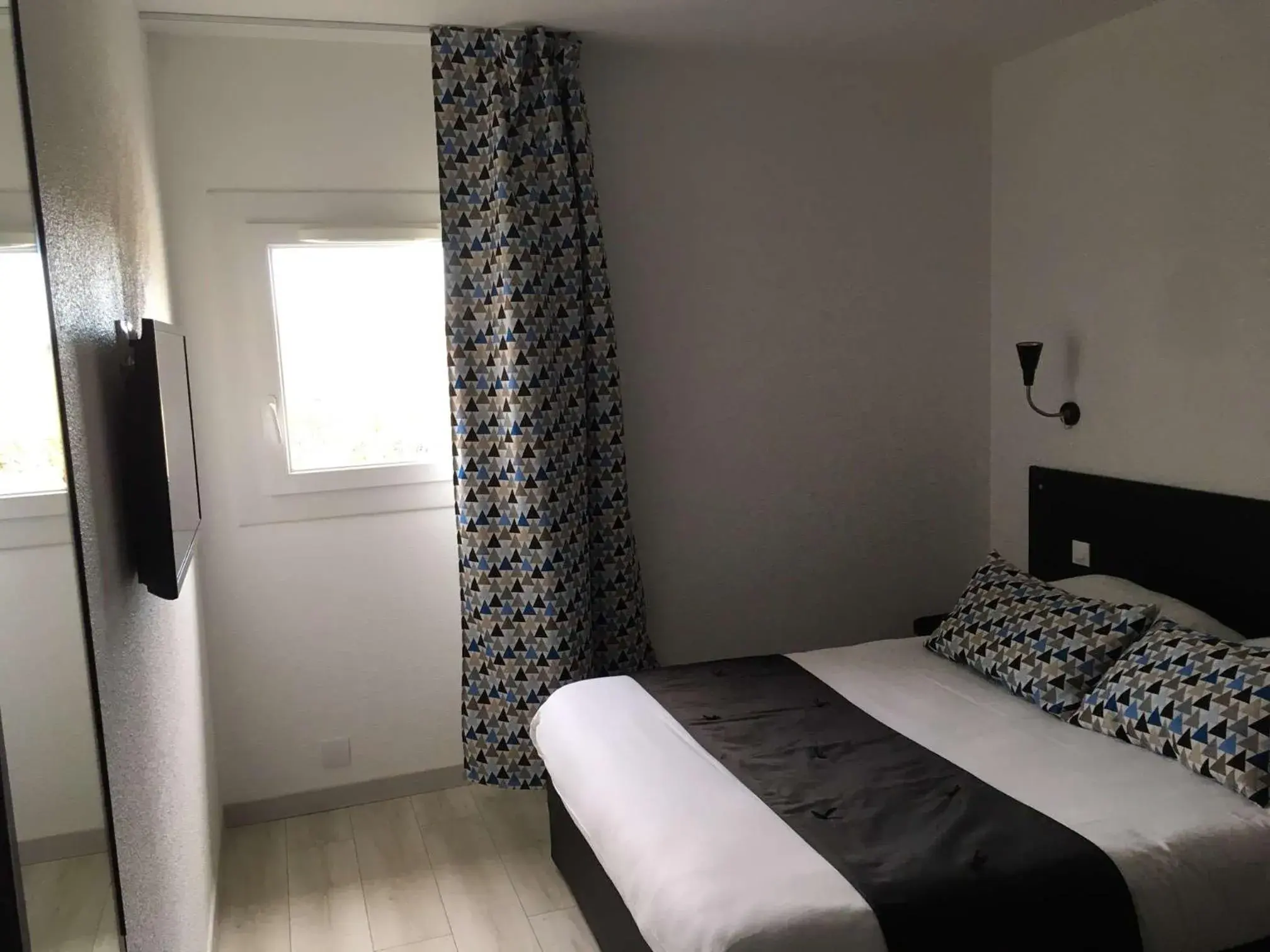 Superior Double Room in Brit Hotel Salon de Provence Superior Double Room in Brit Hotel Salon de Provence