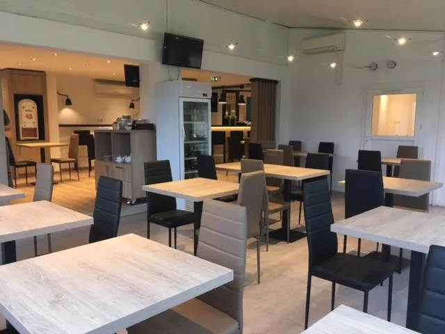 Restaurant/places to eat in Brit Hotel Salon de Provence