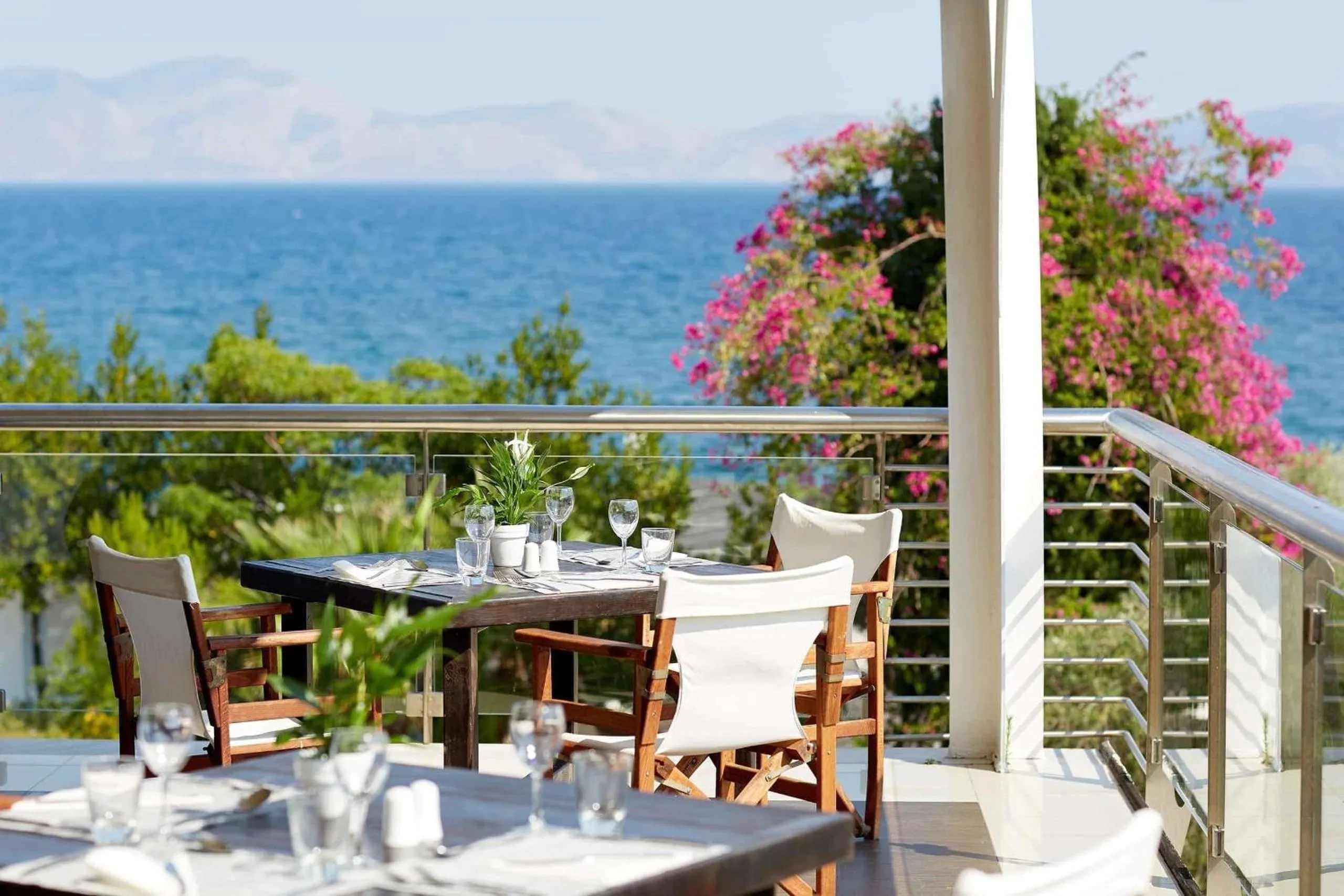 Restaurant/places to eat in Hydra Beach Resort