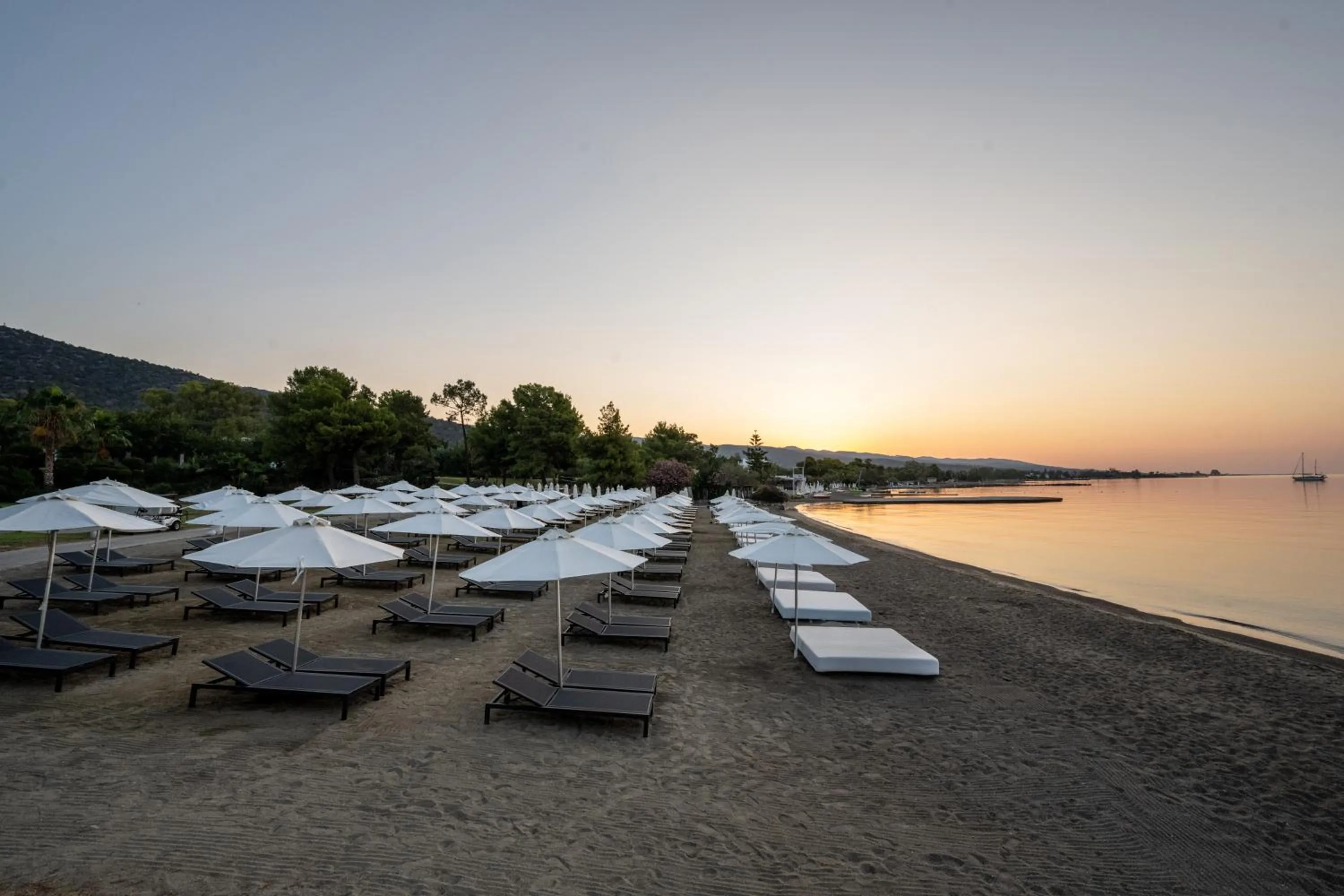 Beach in Hydra Beach Resort