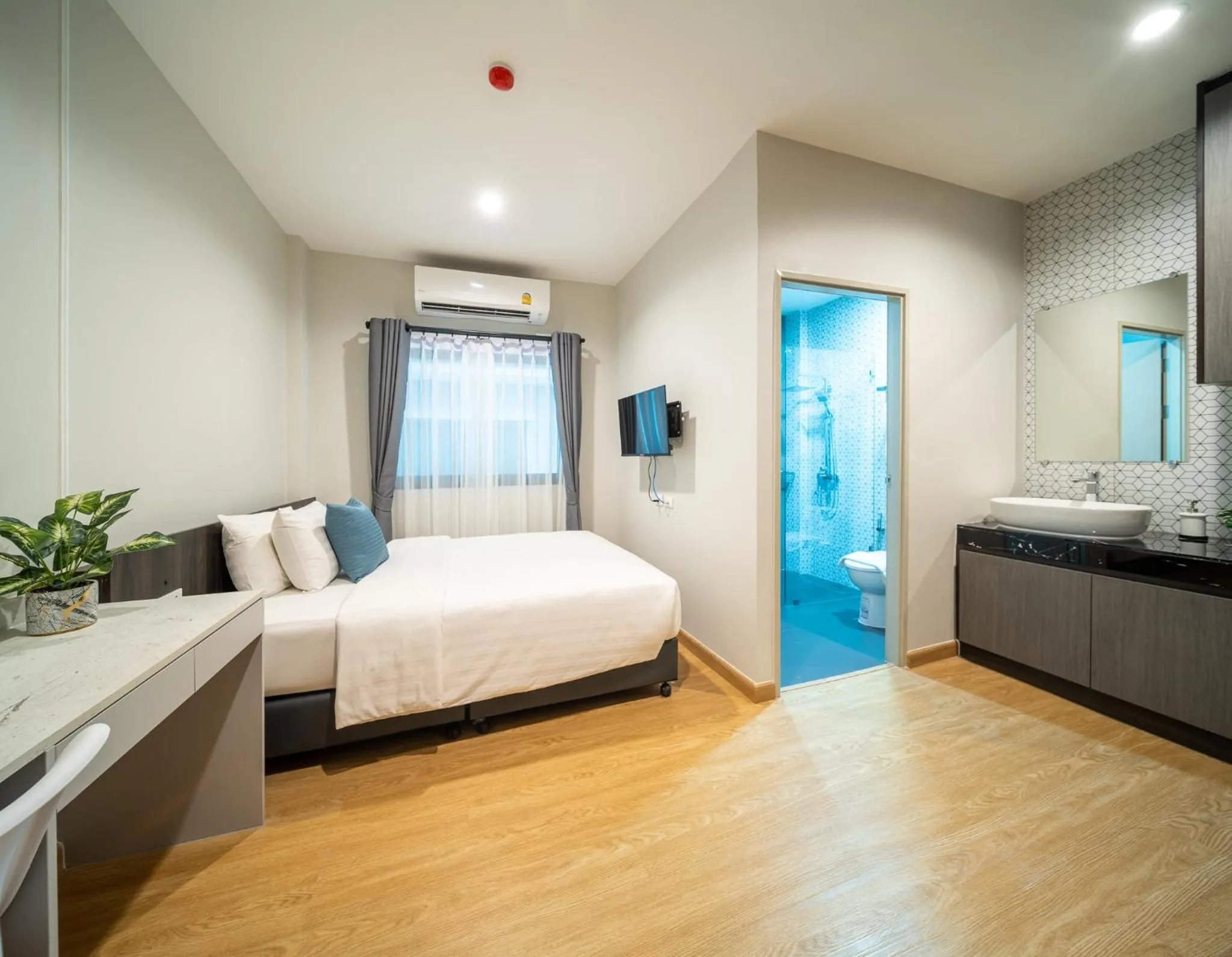 Photo of the whole room, Bed in College Haus Rangnam