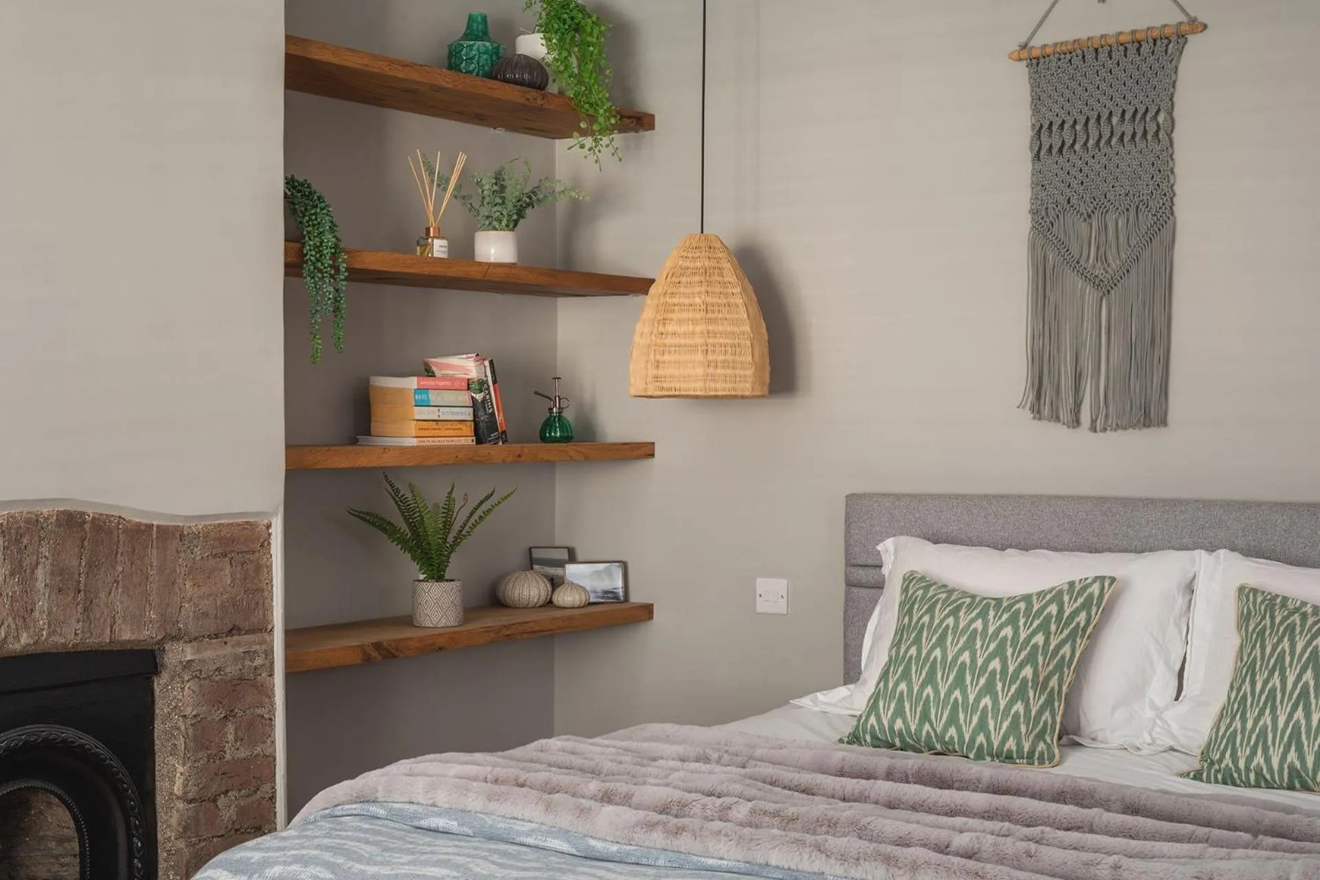 Bedroom, Bed in Seascape Hideaways at Mortehoe