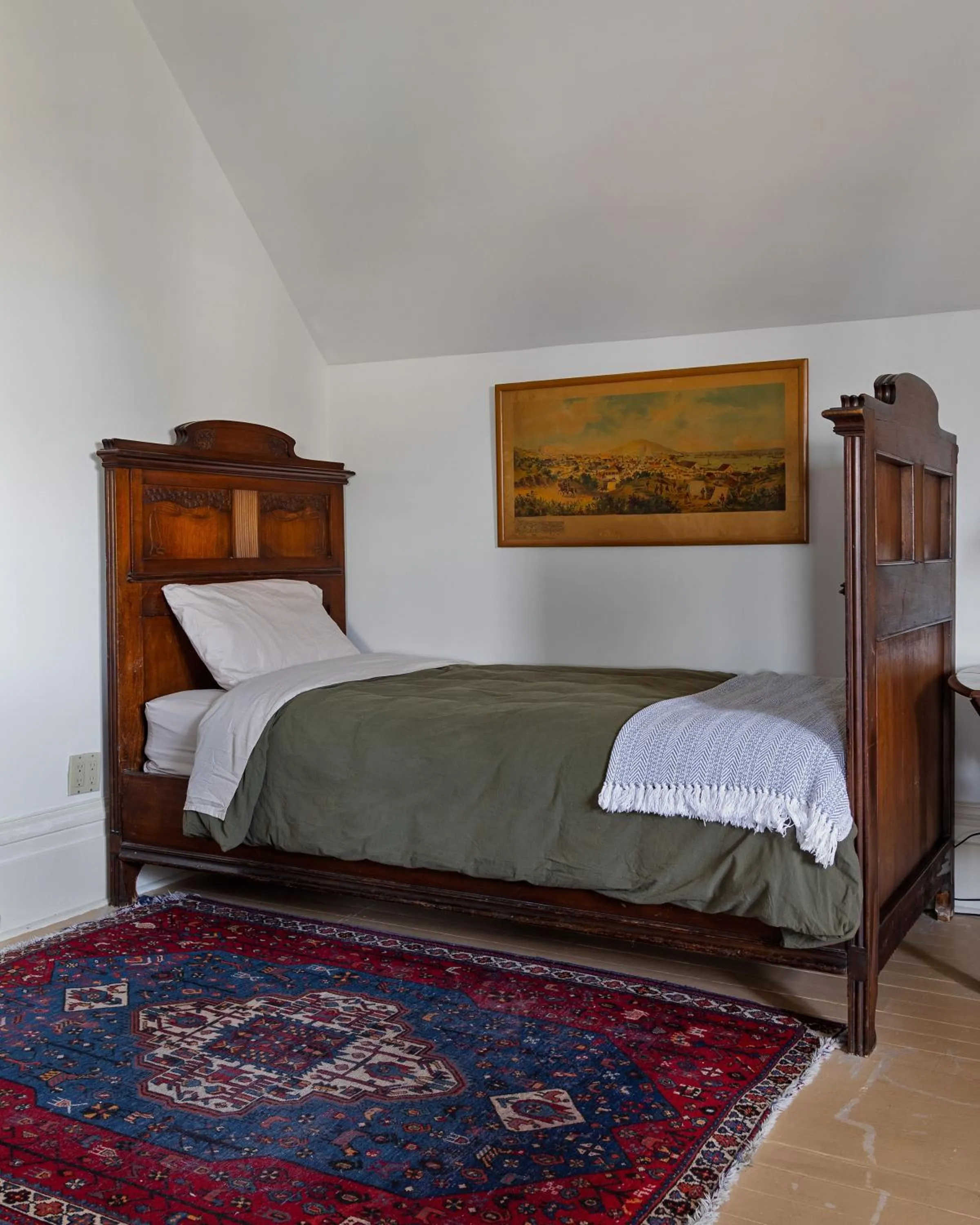 Bed in Chateau Tivoli Bed and Breakfast