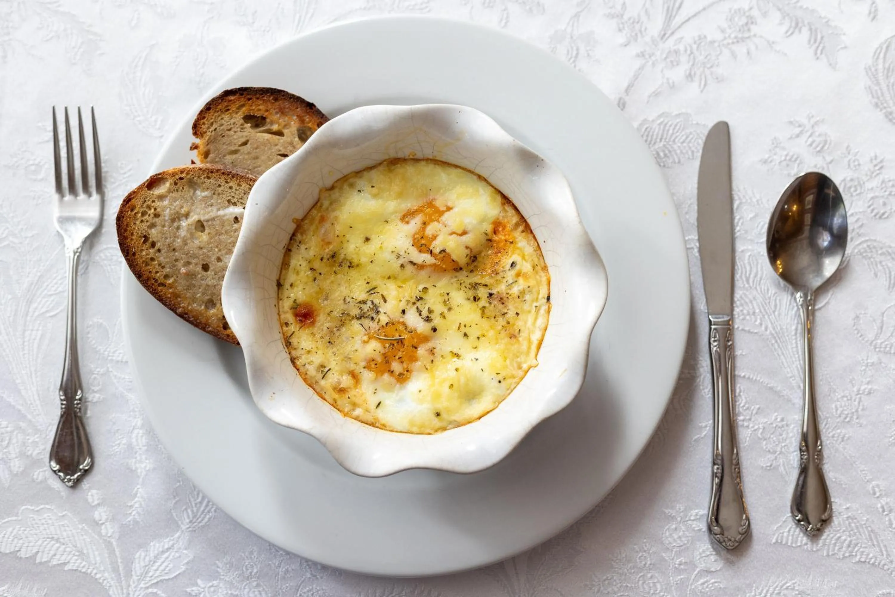 Breakfast in Chateau Tivoli Bed and Breakfast