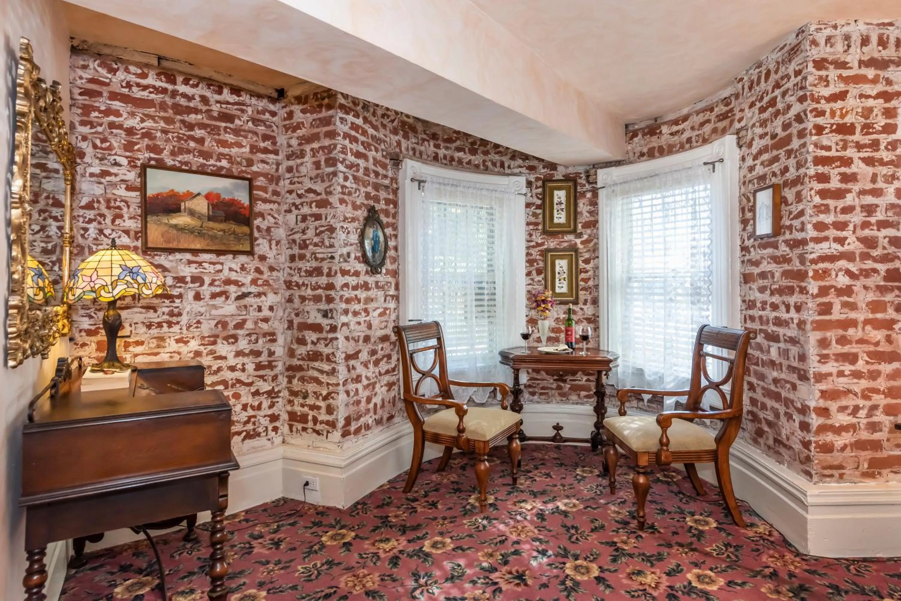 Seating area in Chateau Tivoli Bed and Breakfast