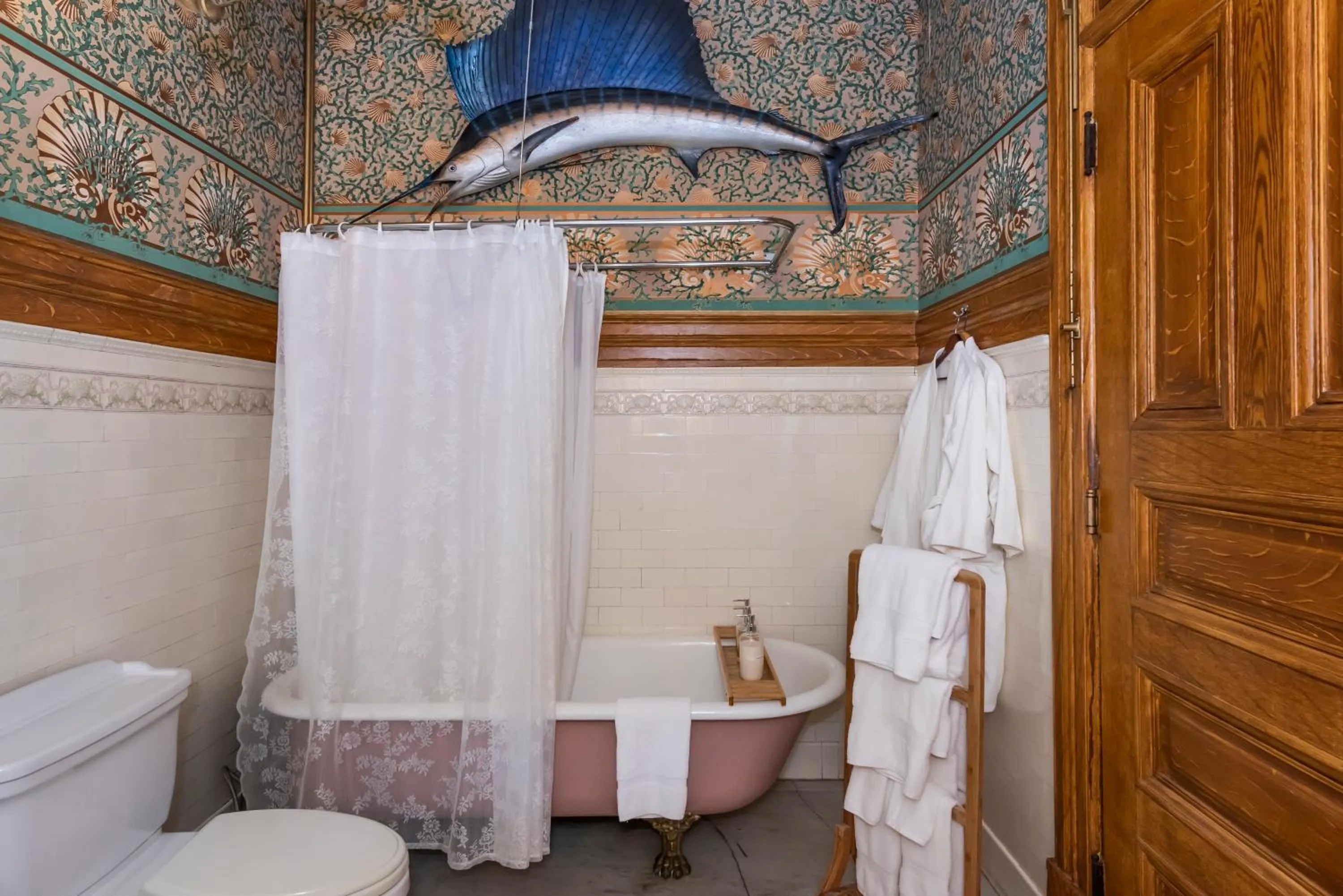 Shower in Chateau Tivoli Bed and Breakfast