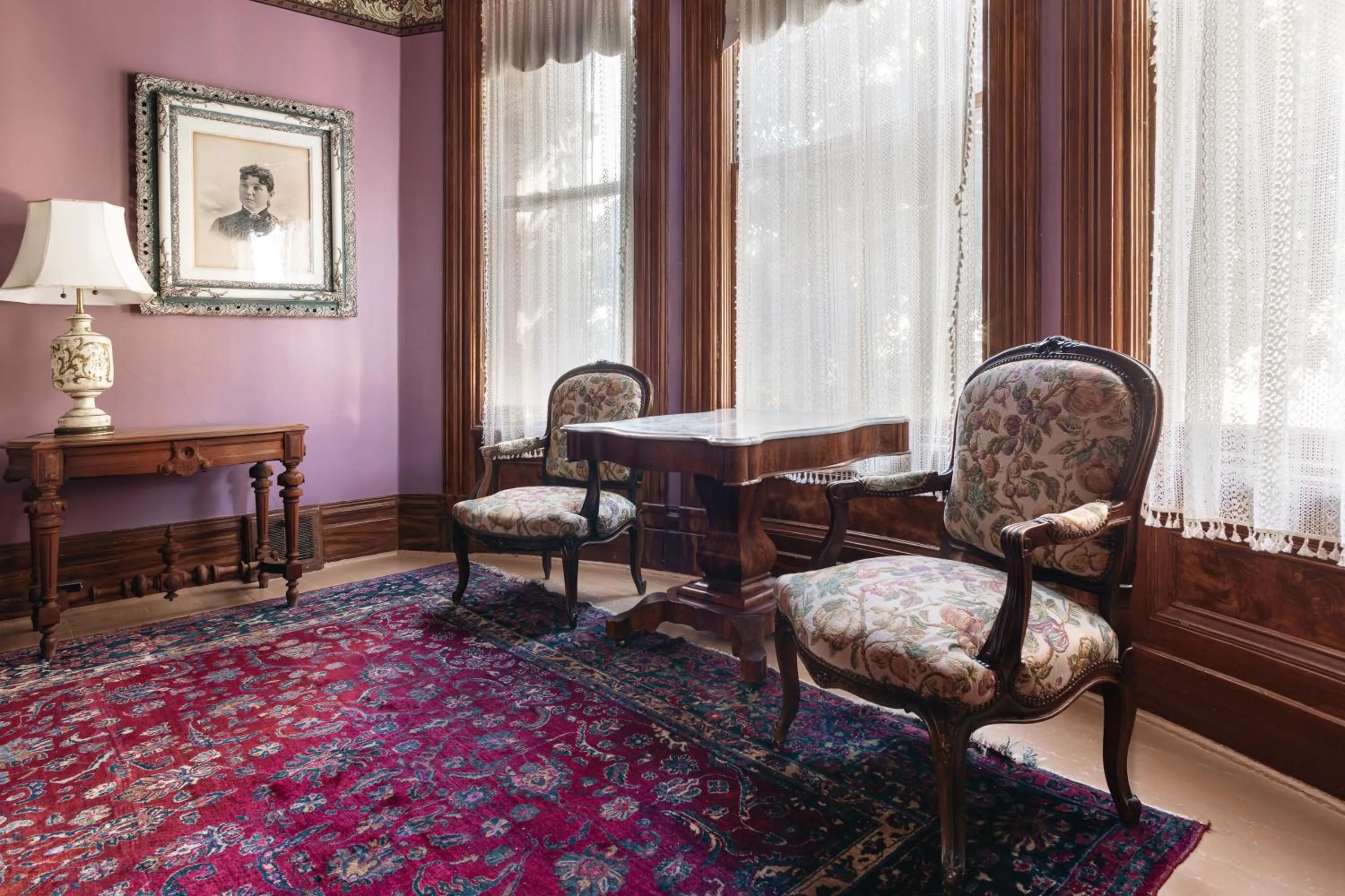 Seating area in Chateau Tivoli Bed and Breakfast