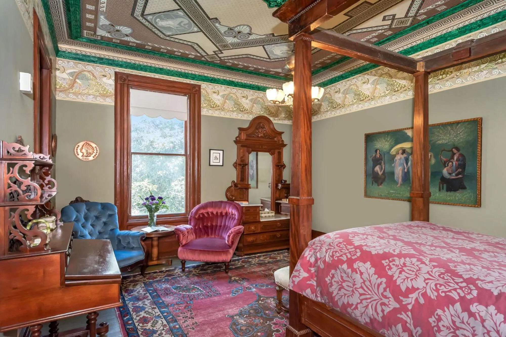 Seating area in Chateau Tivoli Bed and Breakfast