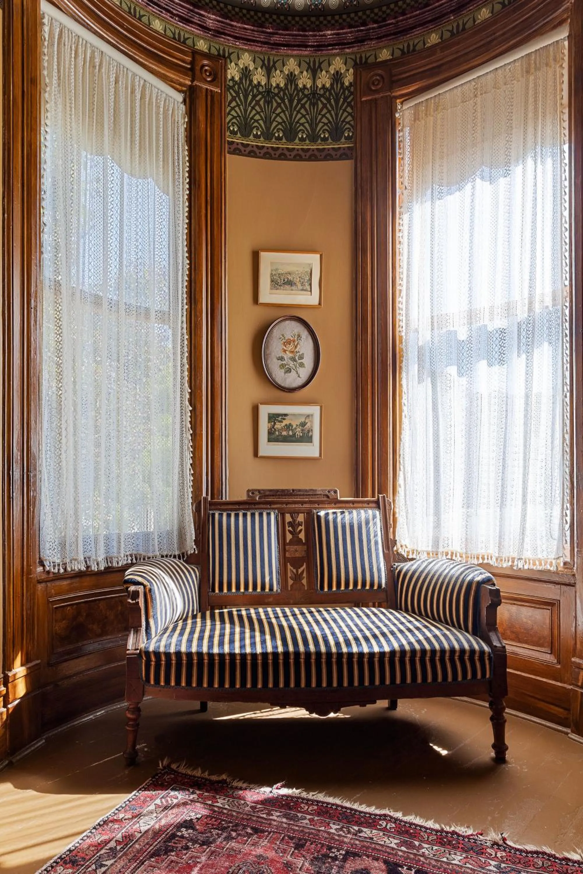 Seating area in Chateau Tivoli Bed and Breakfast