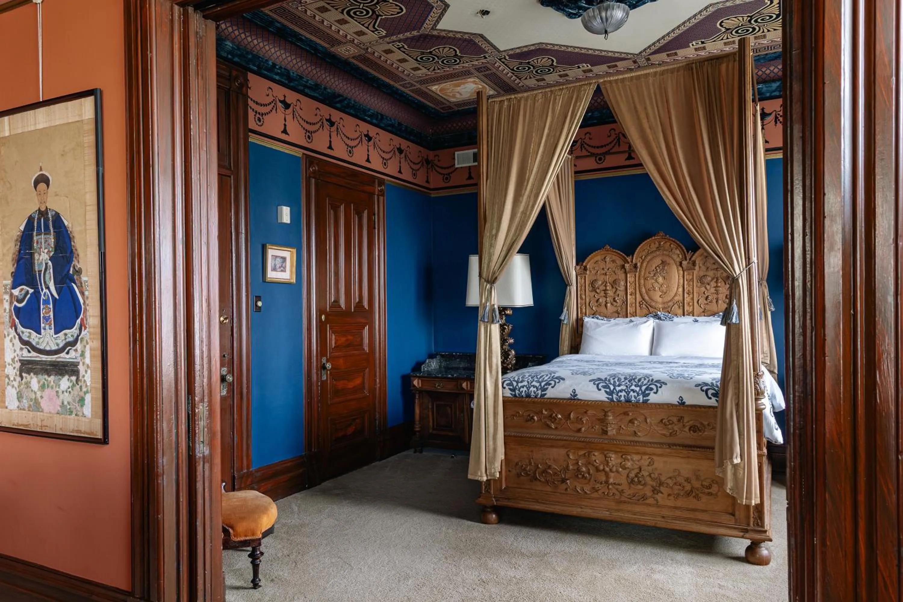 Bedroom in Chateau Tivoli Bed and Breakfast