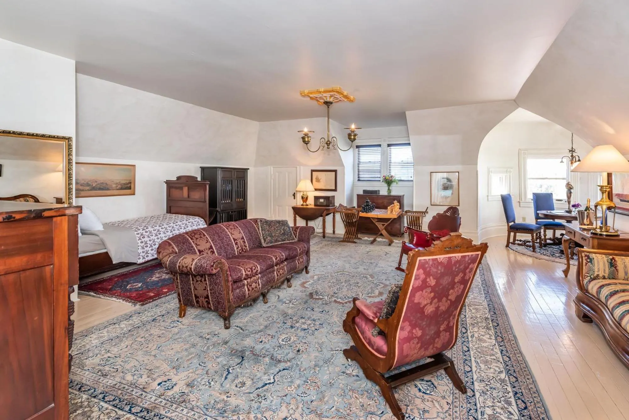 Living room in Chateau Tivoli Bed and Breakfast