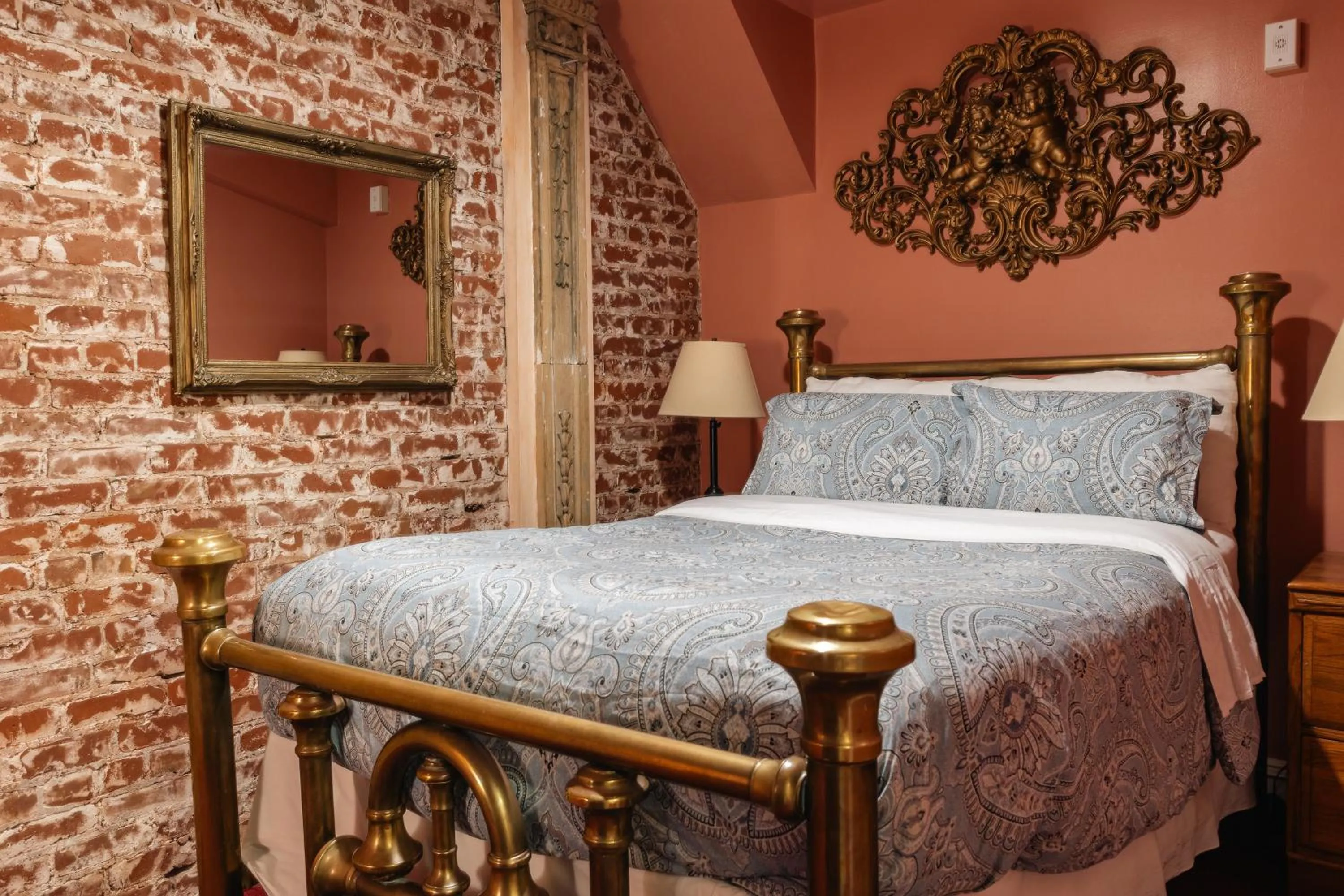 Bedroom in Chateau Tivoli Bed and Breakfast