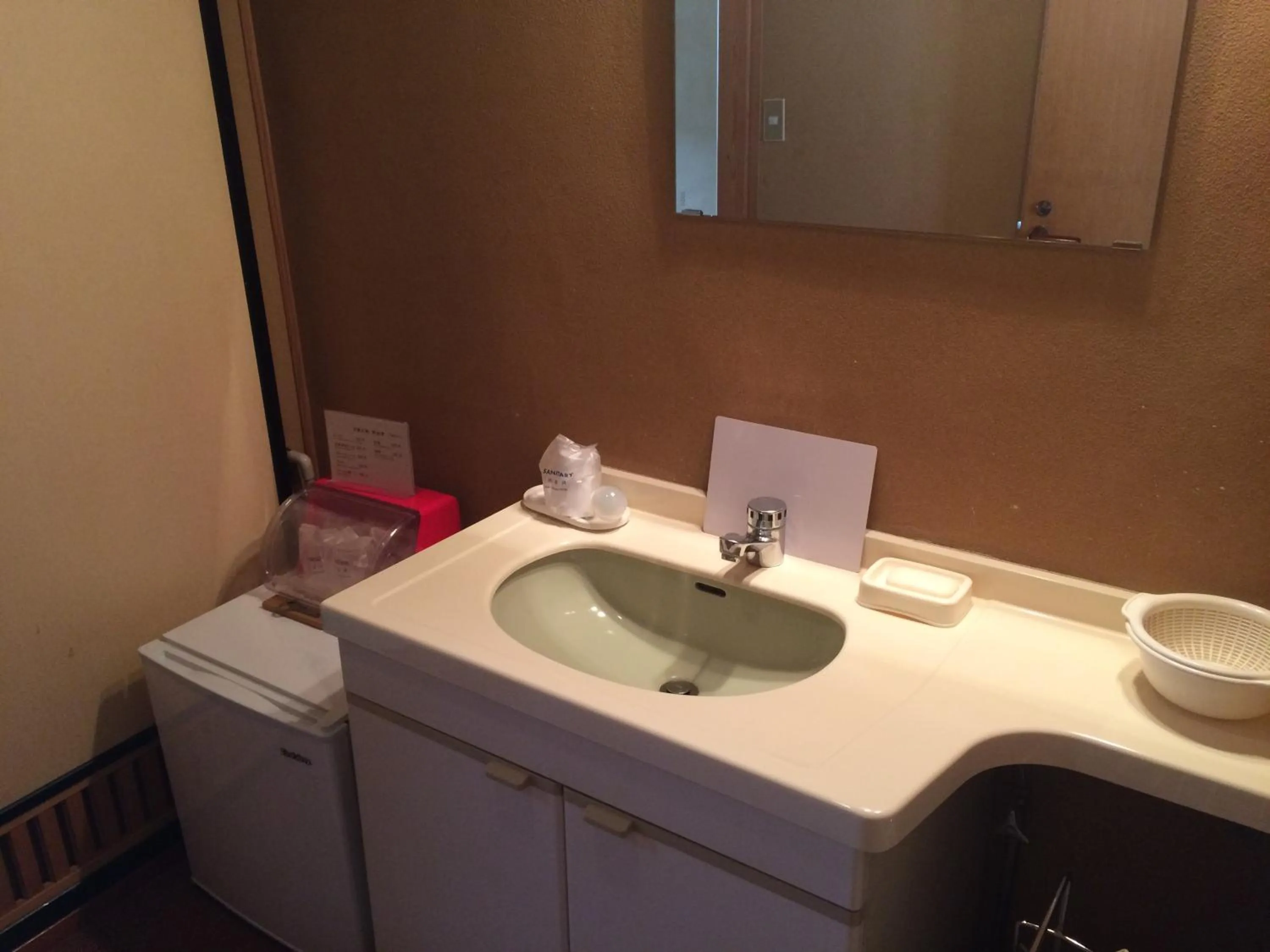 Photo of the whole room in Yudanaka Onsen Yamazakiya