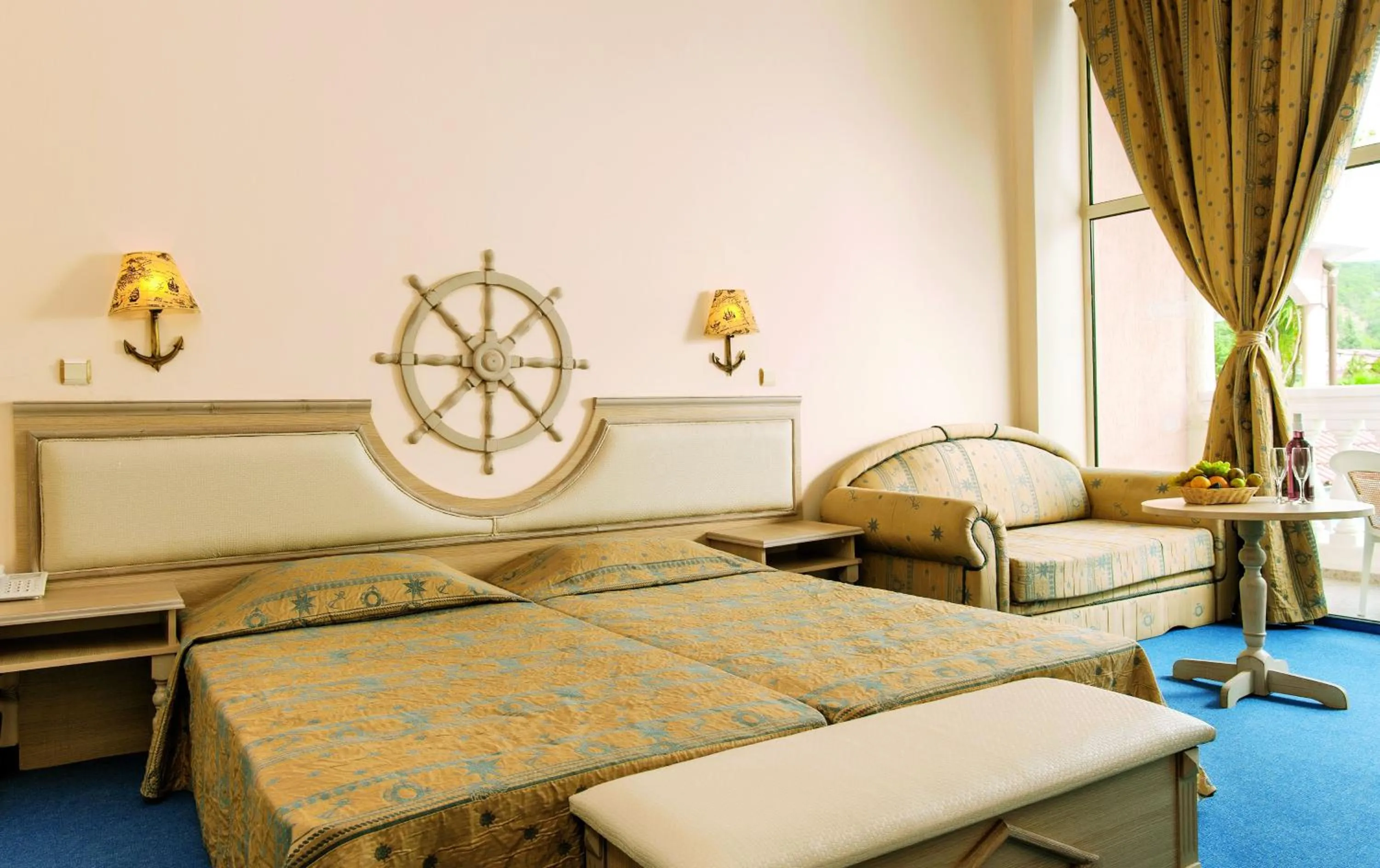 Bed in Royal Park Hotel - All Inclusive