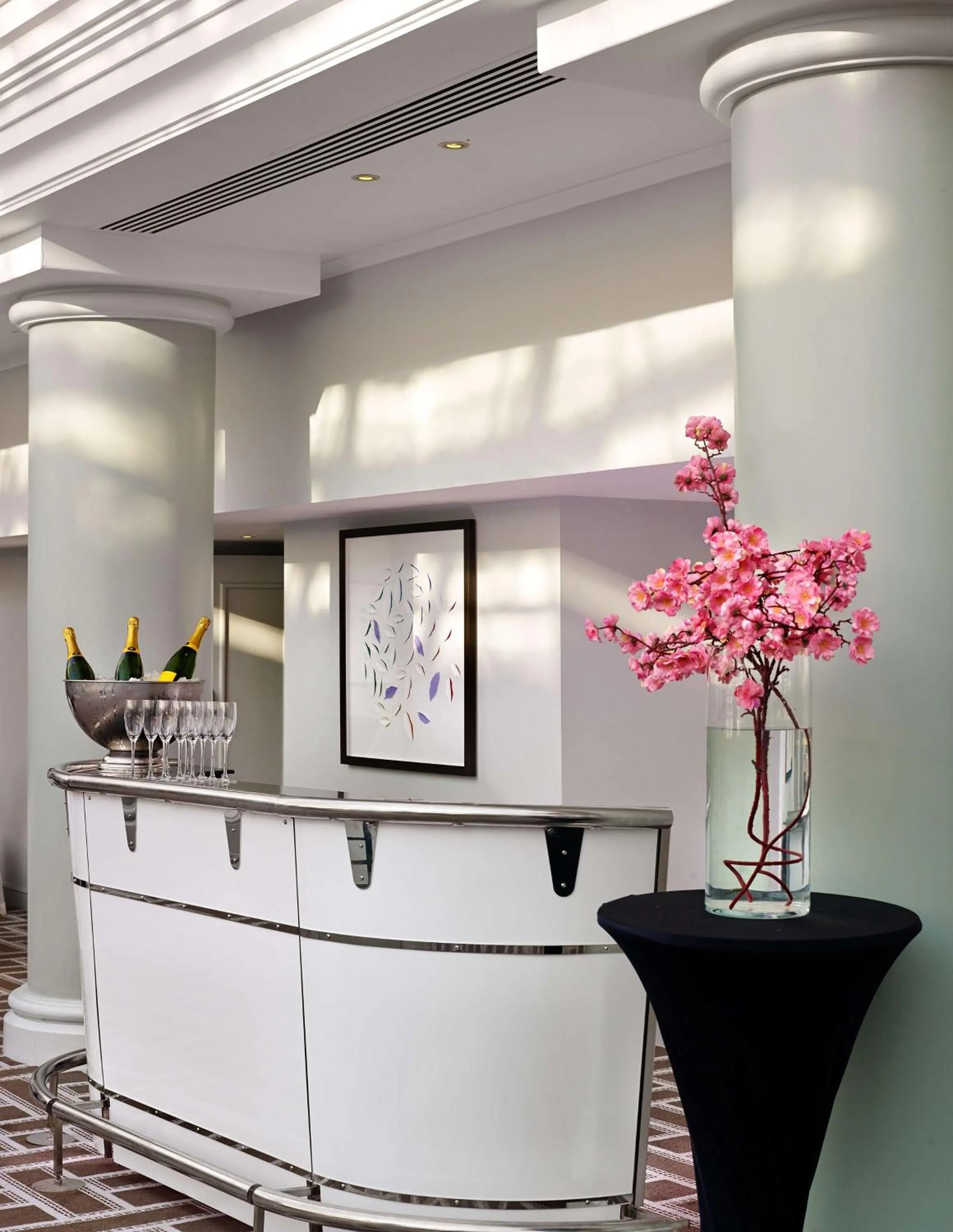 Lounge or bar in Hyatt Regency Birmingham