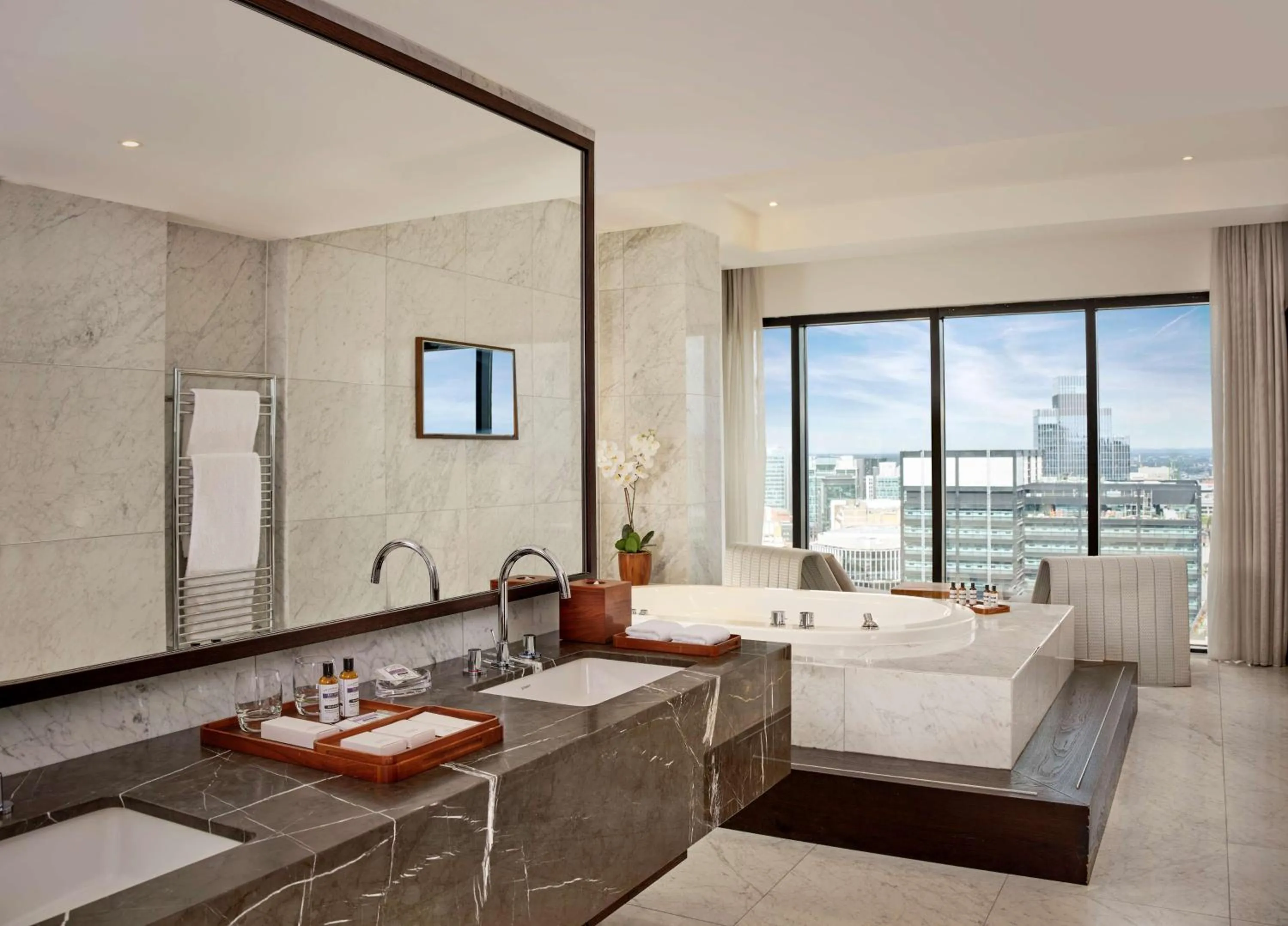 Bathroom, Bed in Hyatt Regency Birmingham