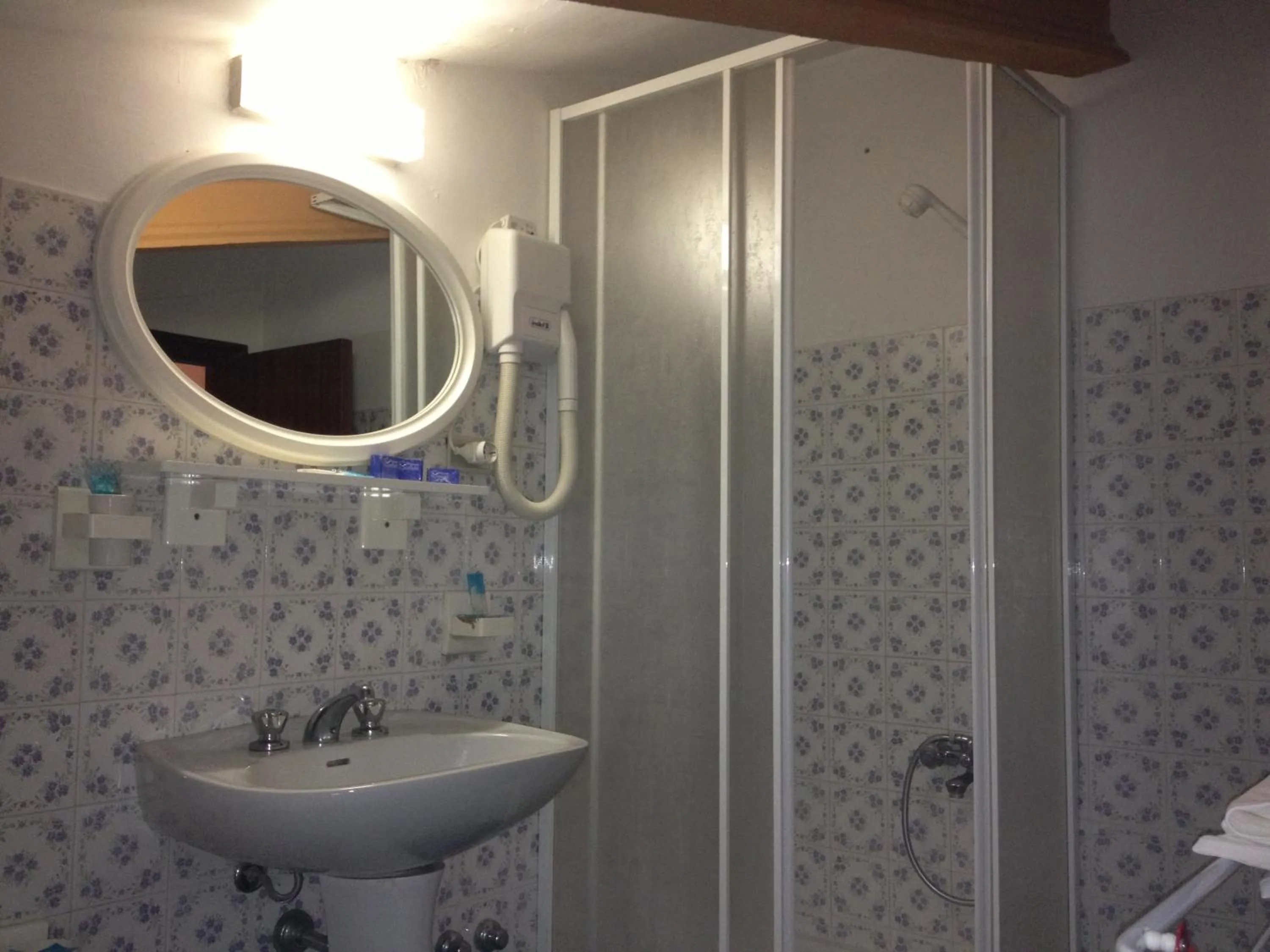 Shower in Hotel Rivamare