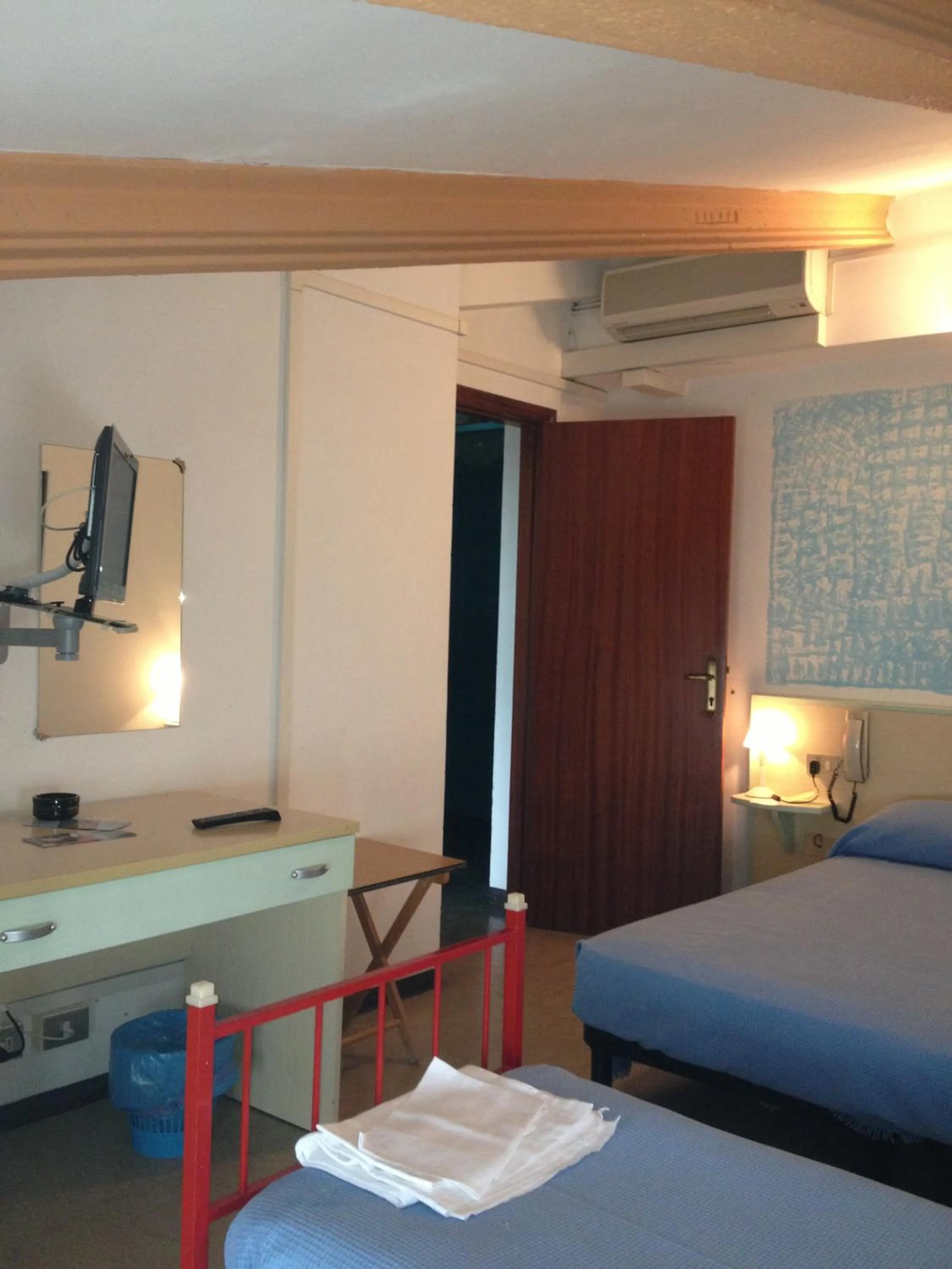 Photo of the whole room, Bed in Hotel Rivamare