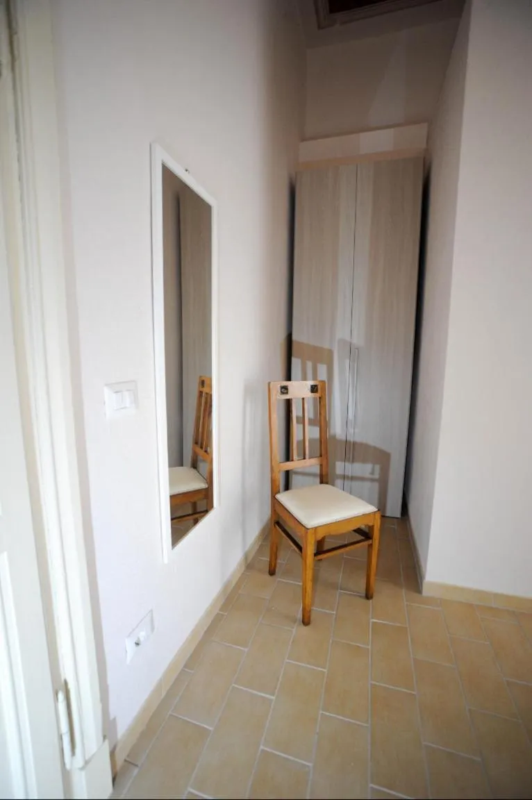 Decorative detail in La Mela Rosa