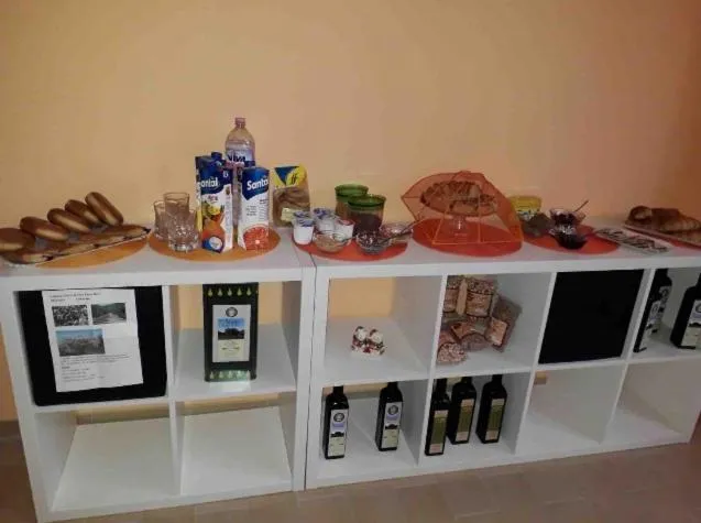 Food and drinks in La Mela Rosa