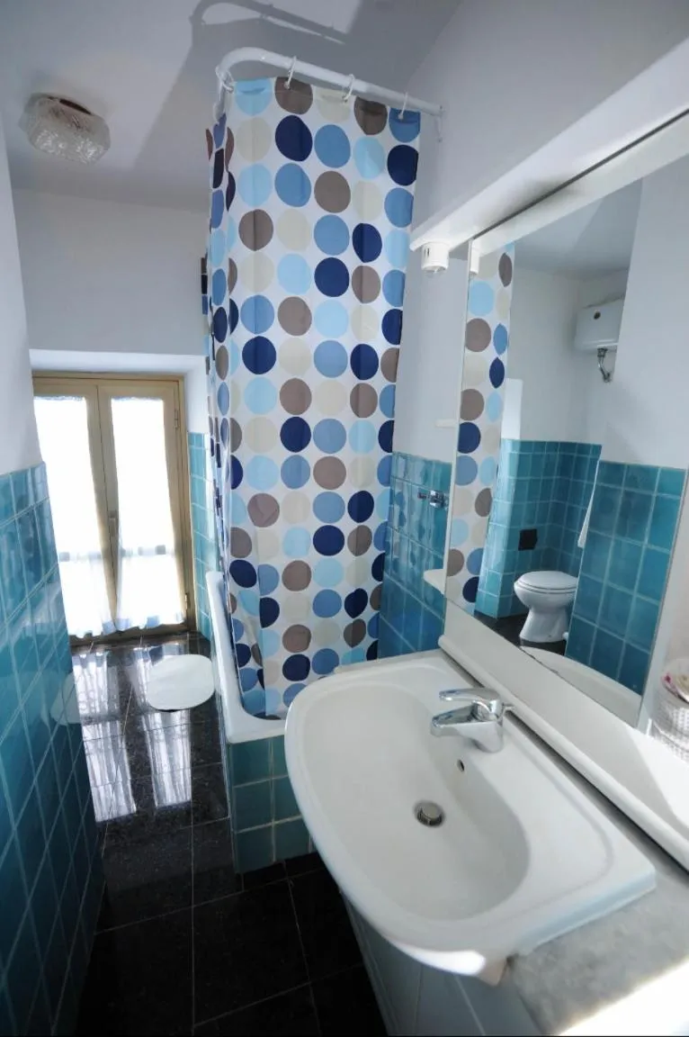 Bathroom in La Mela Rosa