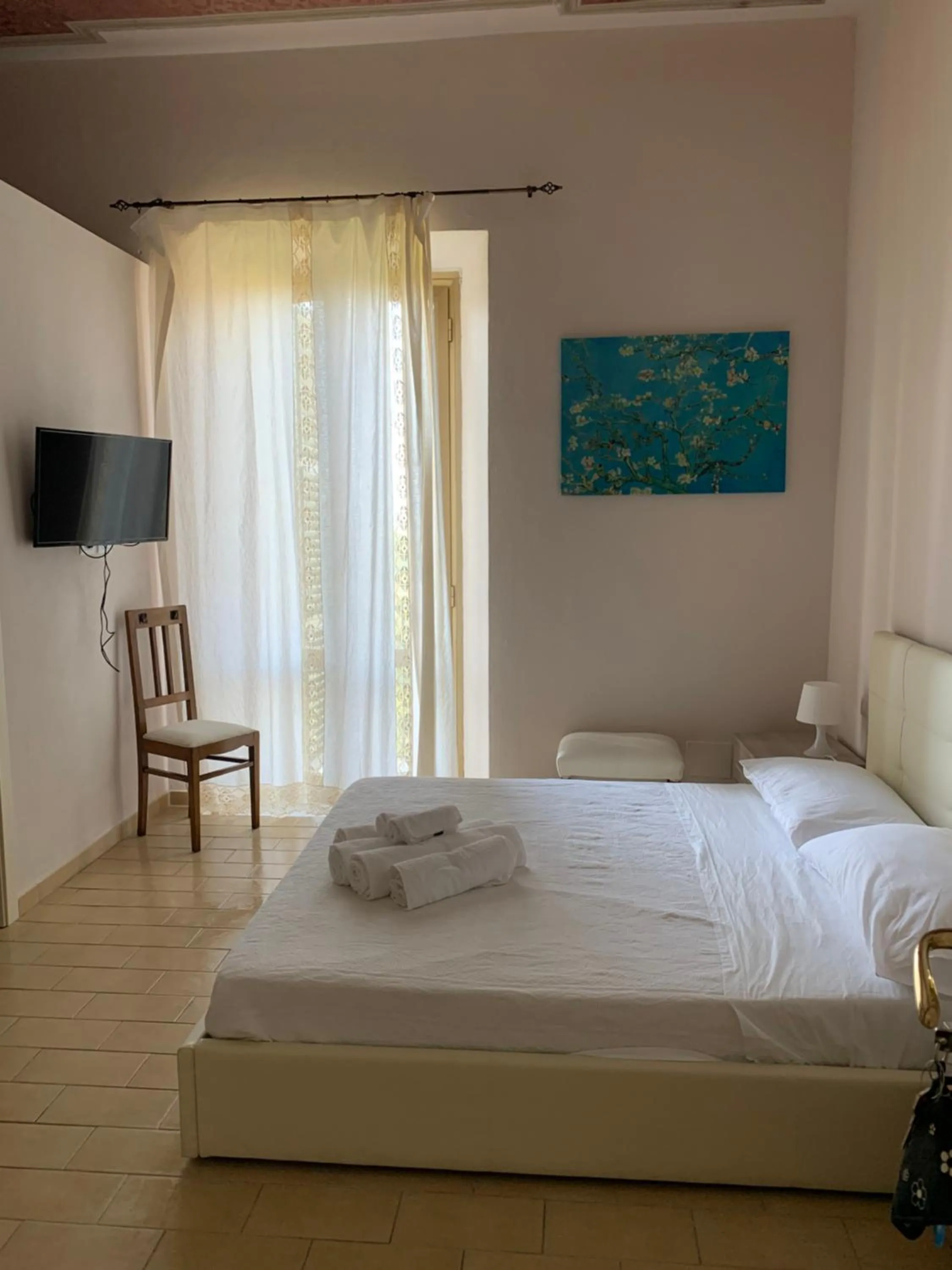 Photo of the whole room, Bed in La Mela Rosa