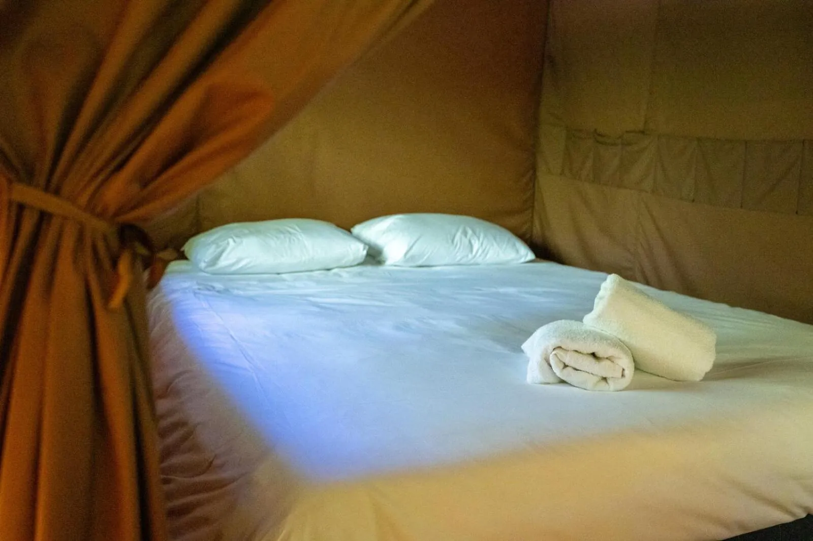 Bed in Huttopia Southern Maine