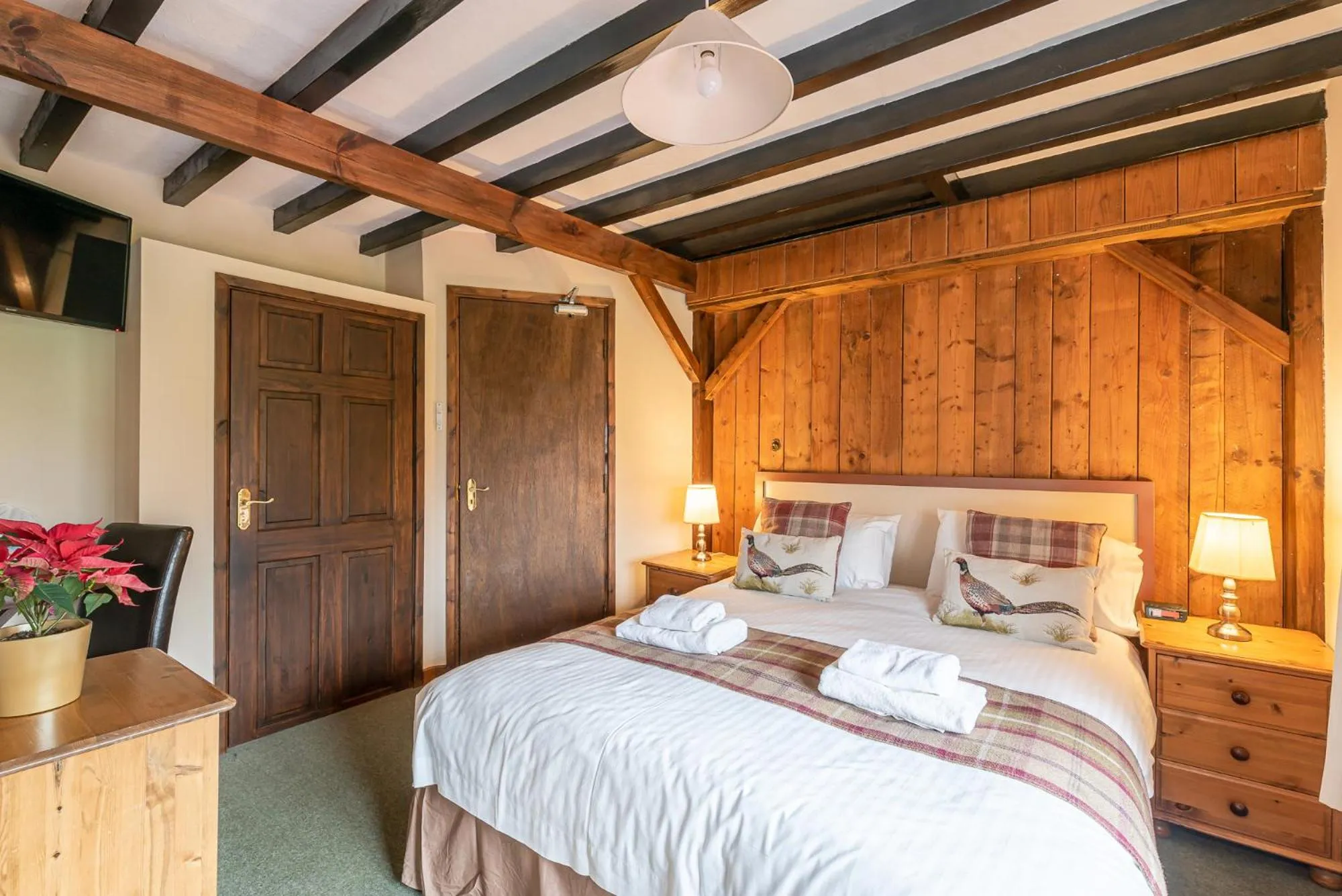 Bedroom, Bed in The Fox & Hounds Inn & Camping Pods