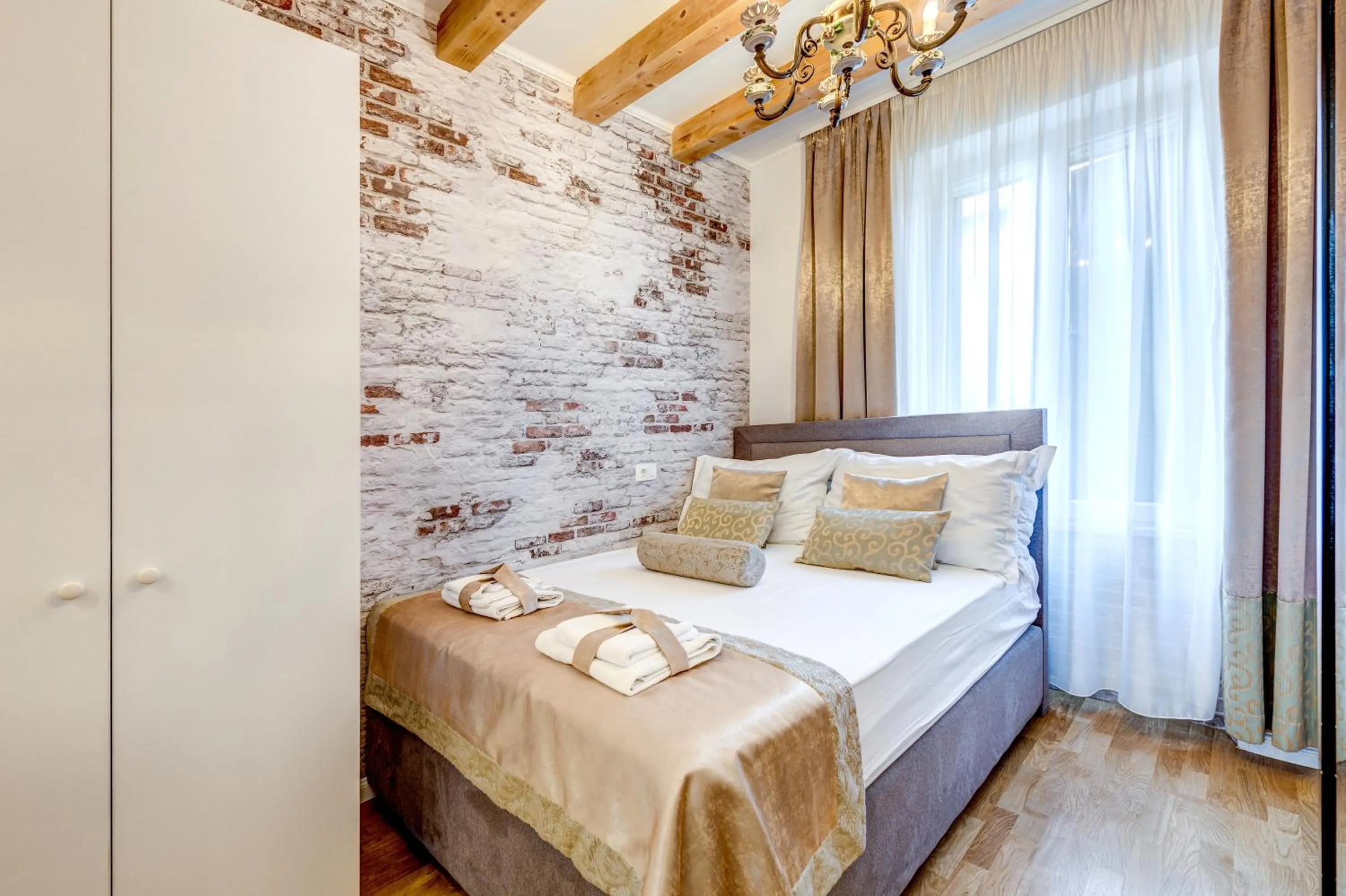 Bed in Le Monde - Vintage Accommodation