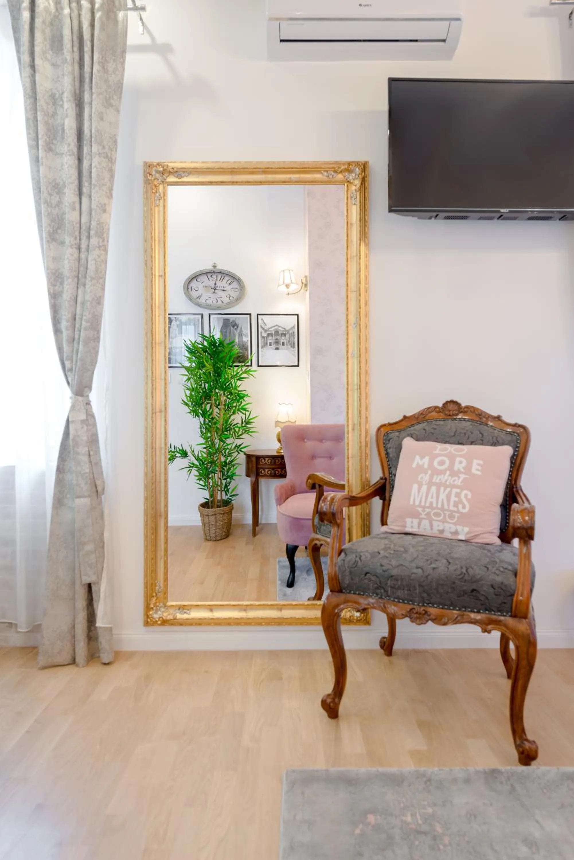 Seating area in Le Monde - Vintage Accommodation