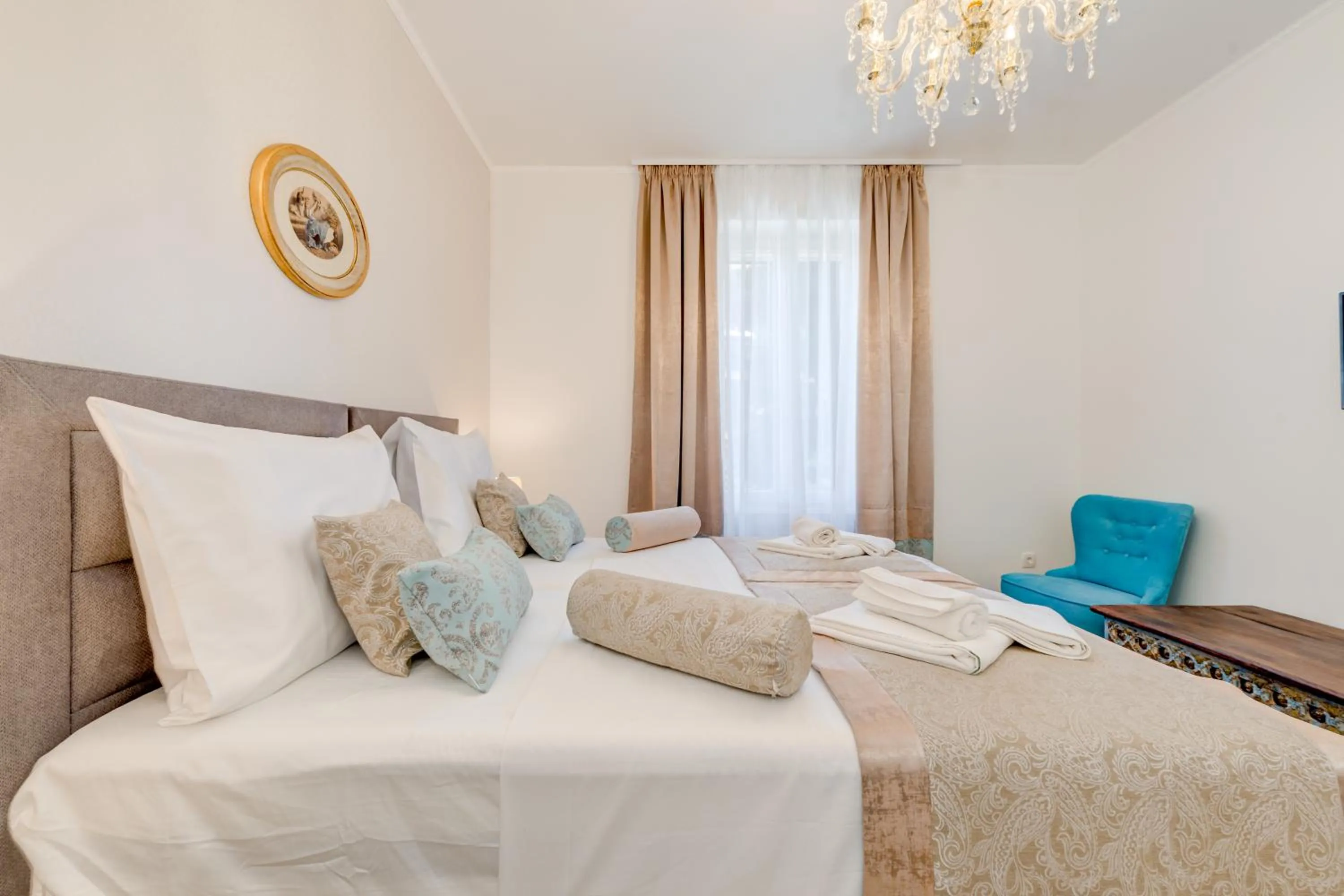 Bed in Le Monde - Vintage Accommodation