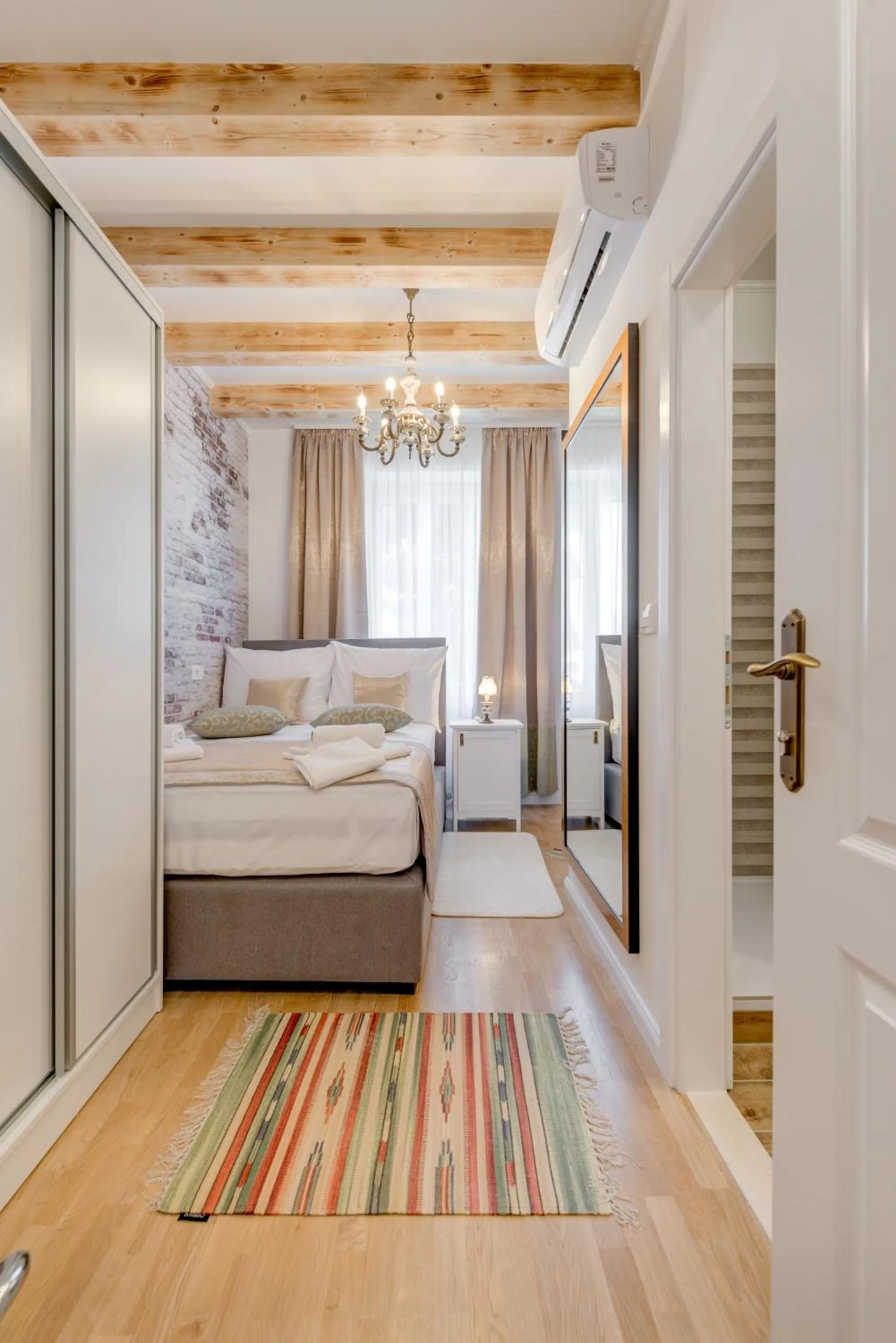 Bed in Le Monde - Vintage Accommodation