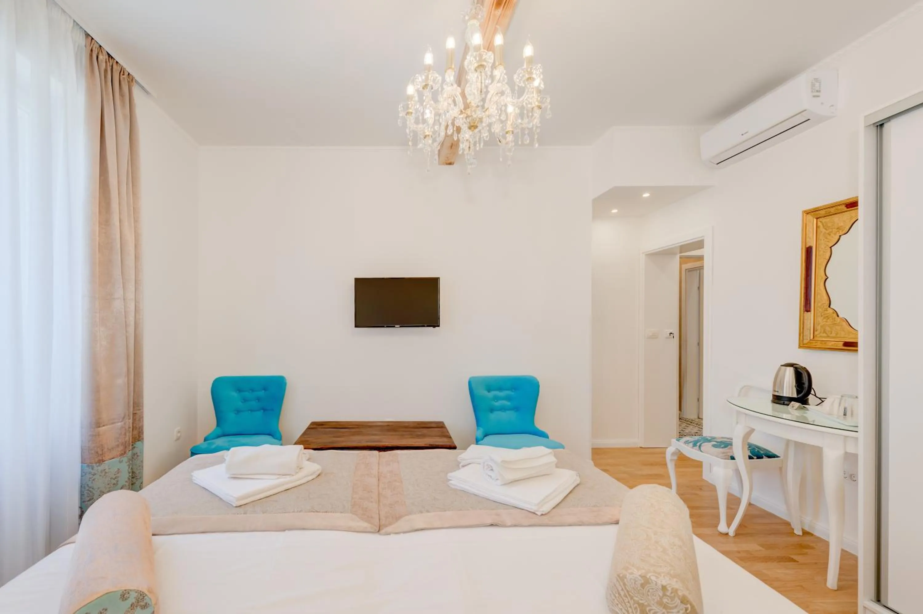 Living room in Le Monde - Vintage Accommodation