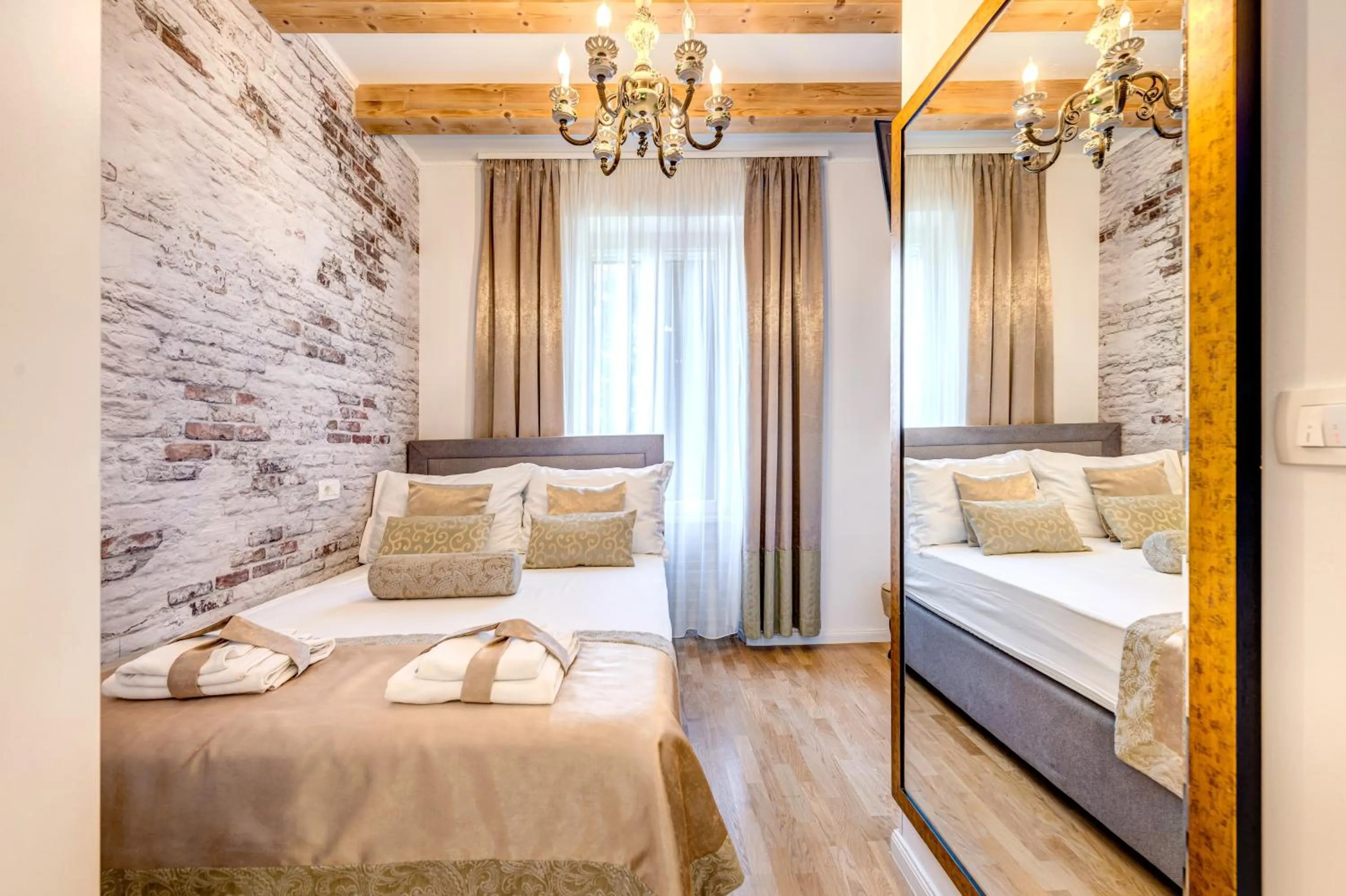 Bed in Le Monde - Vintage Accommodation