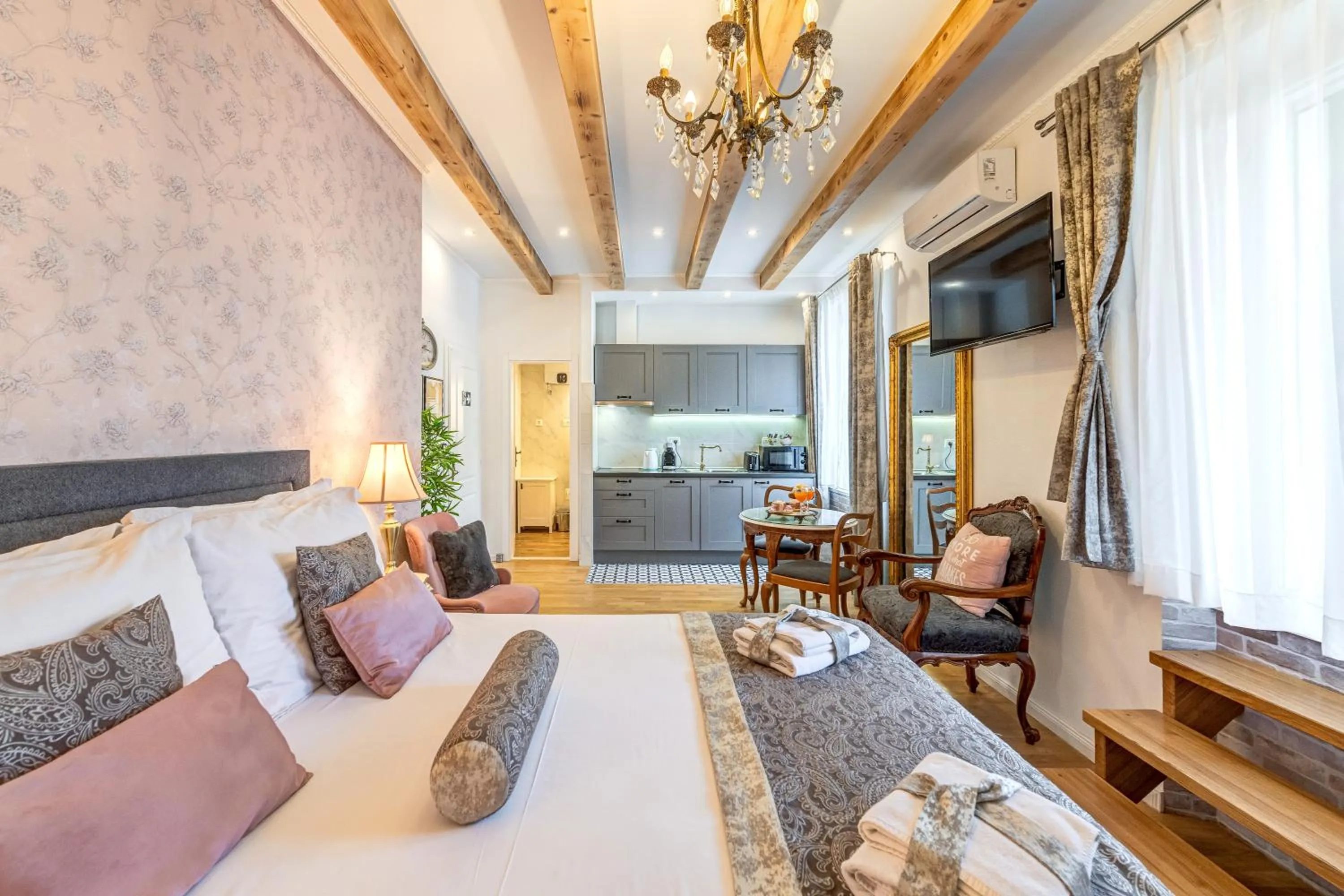 Bed in Le Monde - Vintage Accommodation