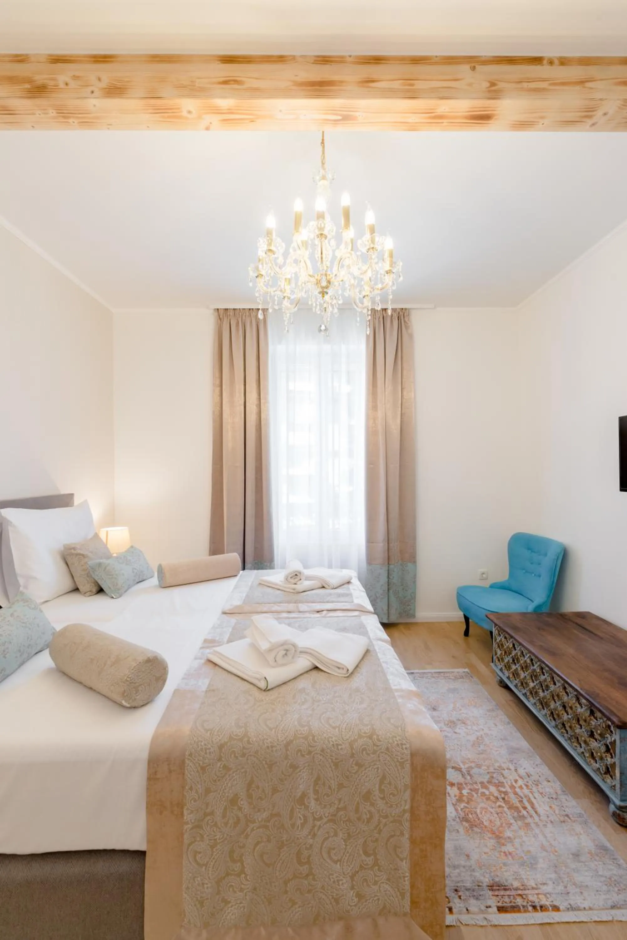 Bed in Le Monde - Vintage Accommodation