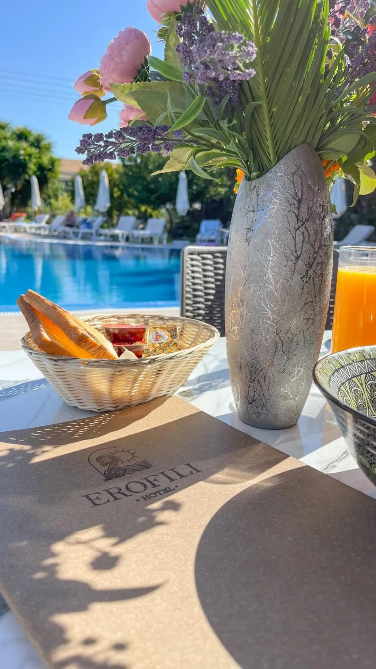 Restaurant/places to eat in Erofili Hotel