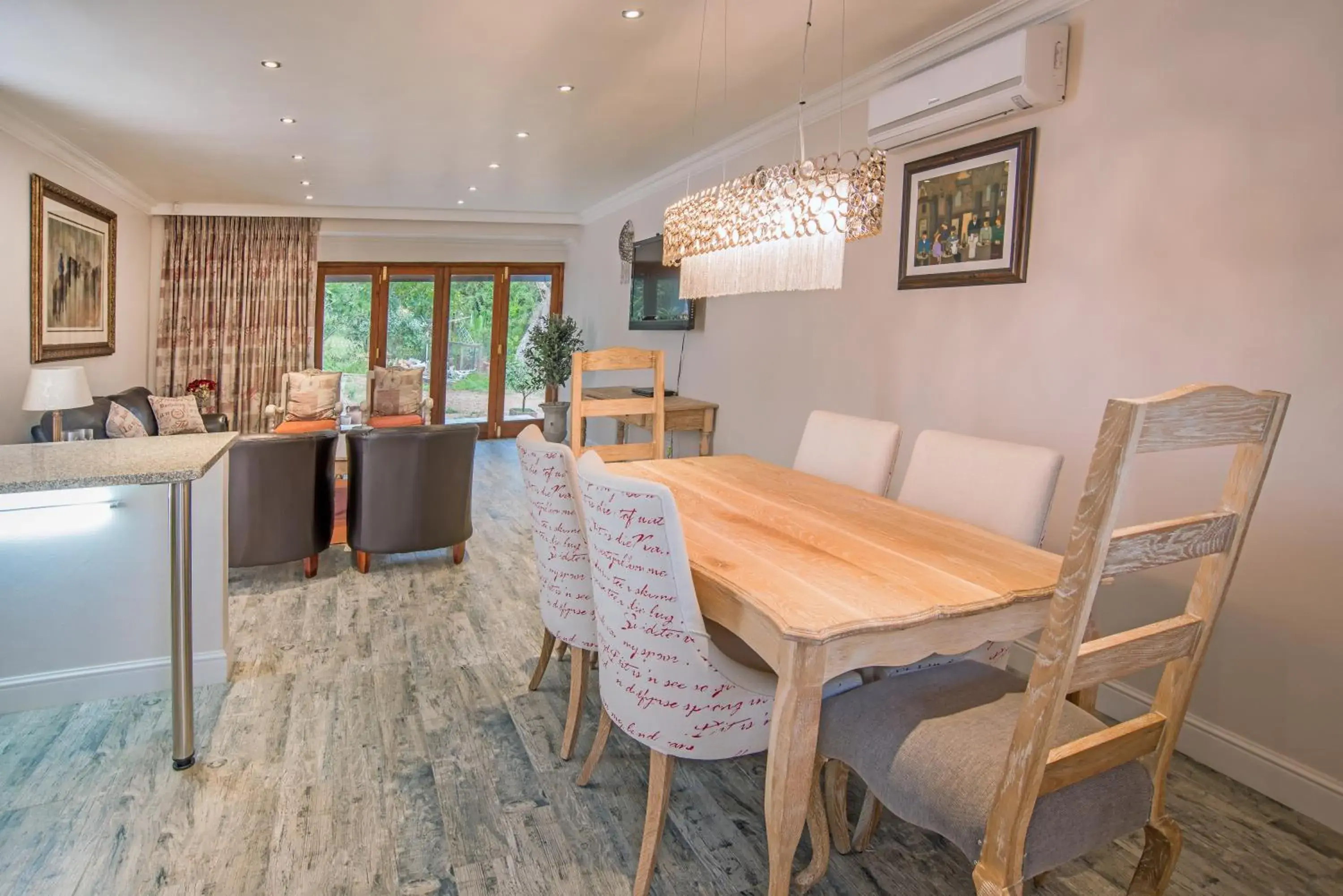 Deluxe Self-Catering Room Lily in Leaves Lodge and Spa Deluxe Self-Catering Room Lily in Leaves Lodge and Spa