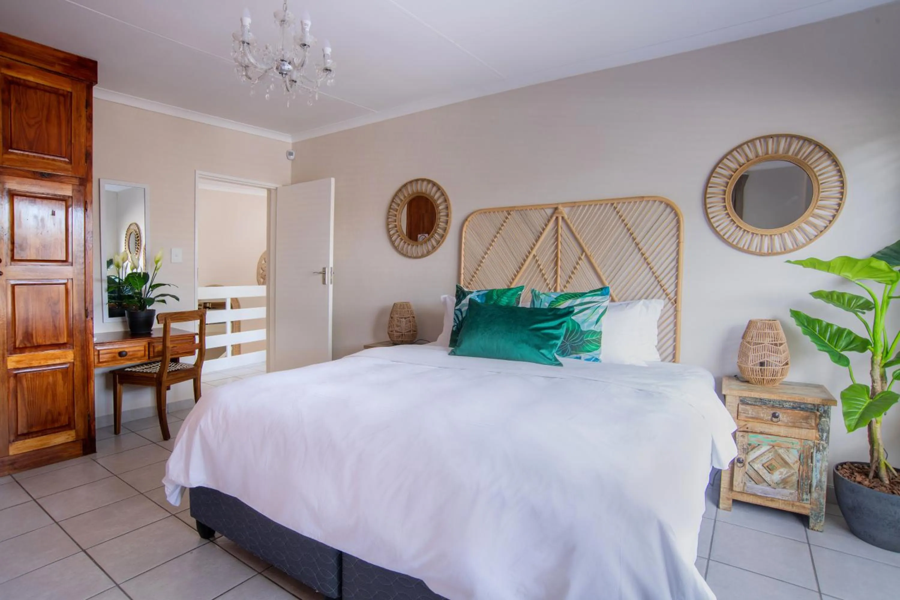 Bed in Leaves Lodge and Spa