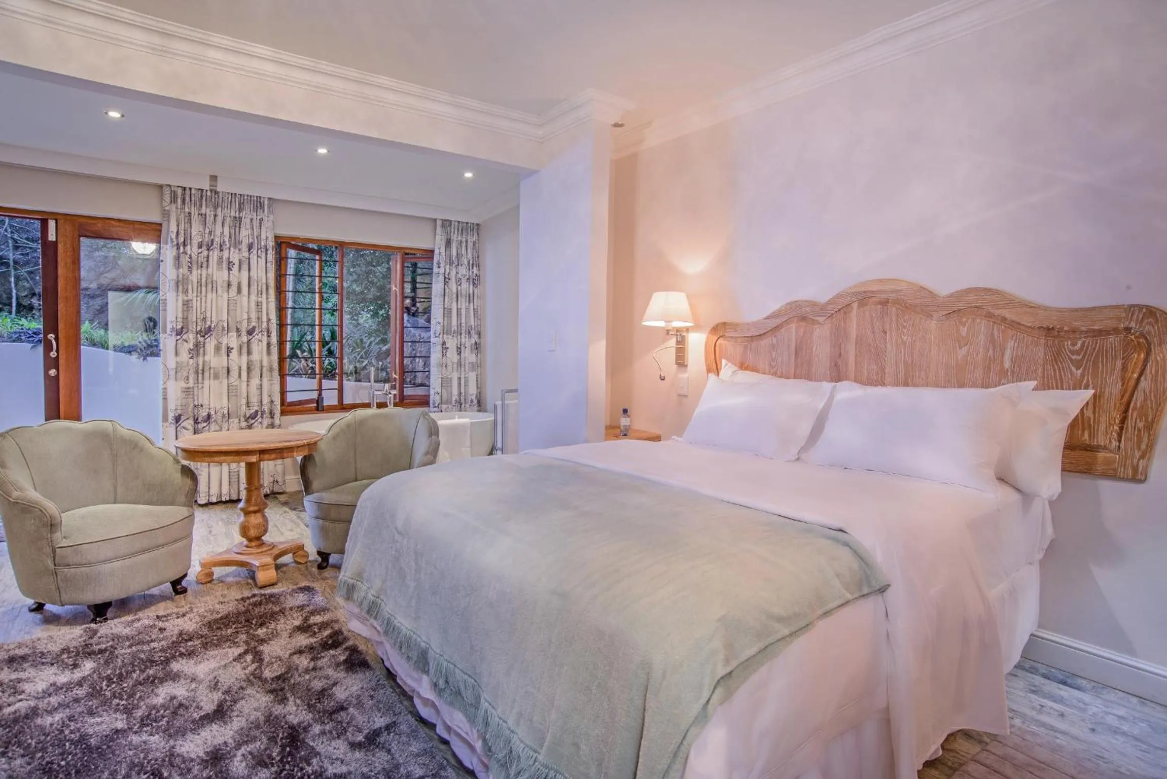 Bed in Leaves Lodge and Spa