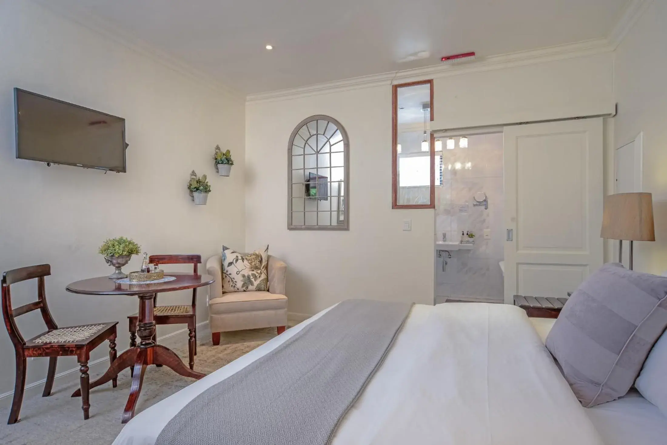 Luxury Room in Leaves Lodge and Spa Luxury Room in Leaves Lodge and Spa