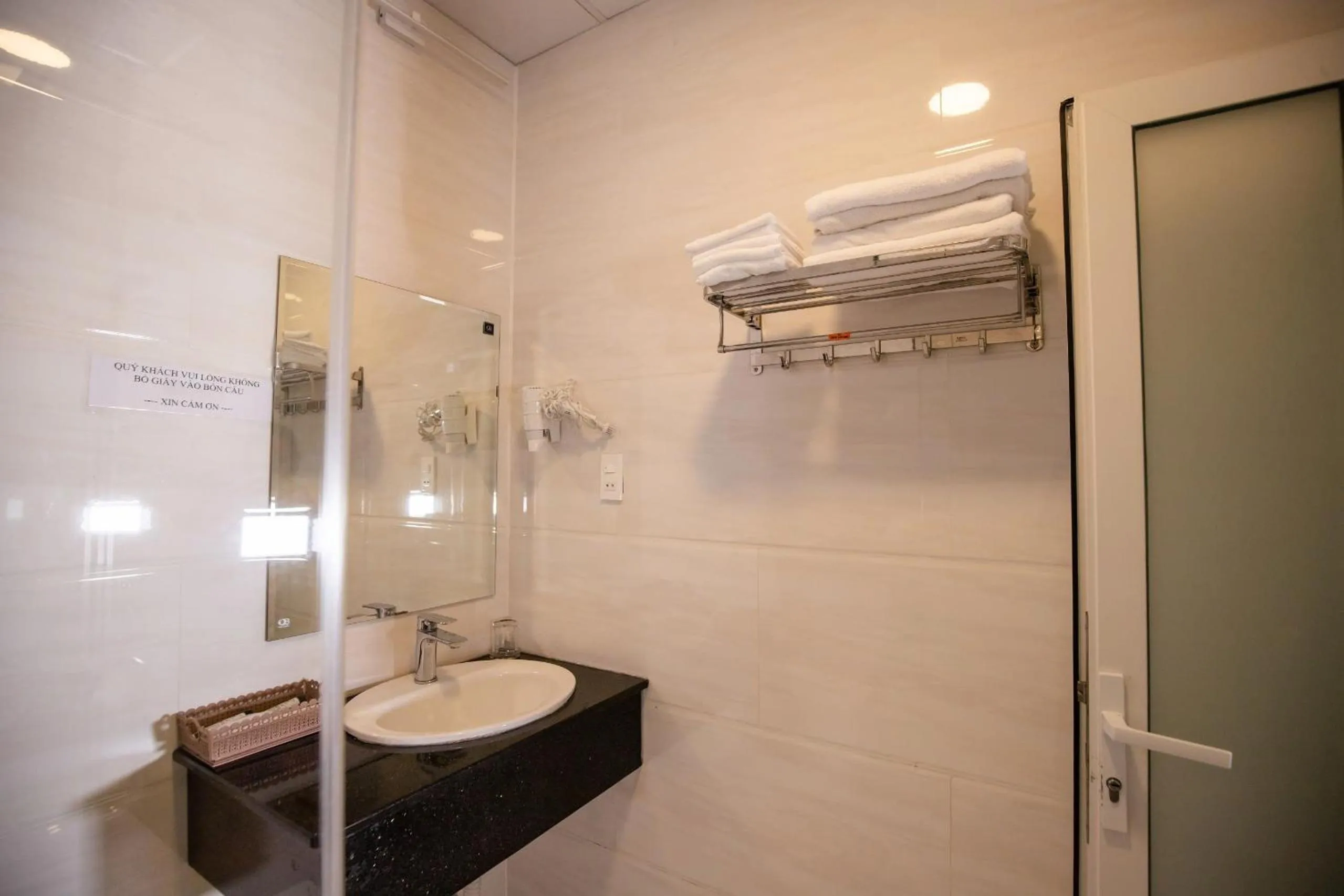 Shower in Thanh Do Hotel