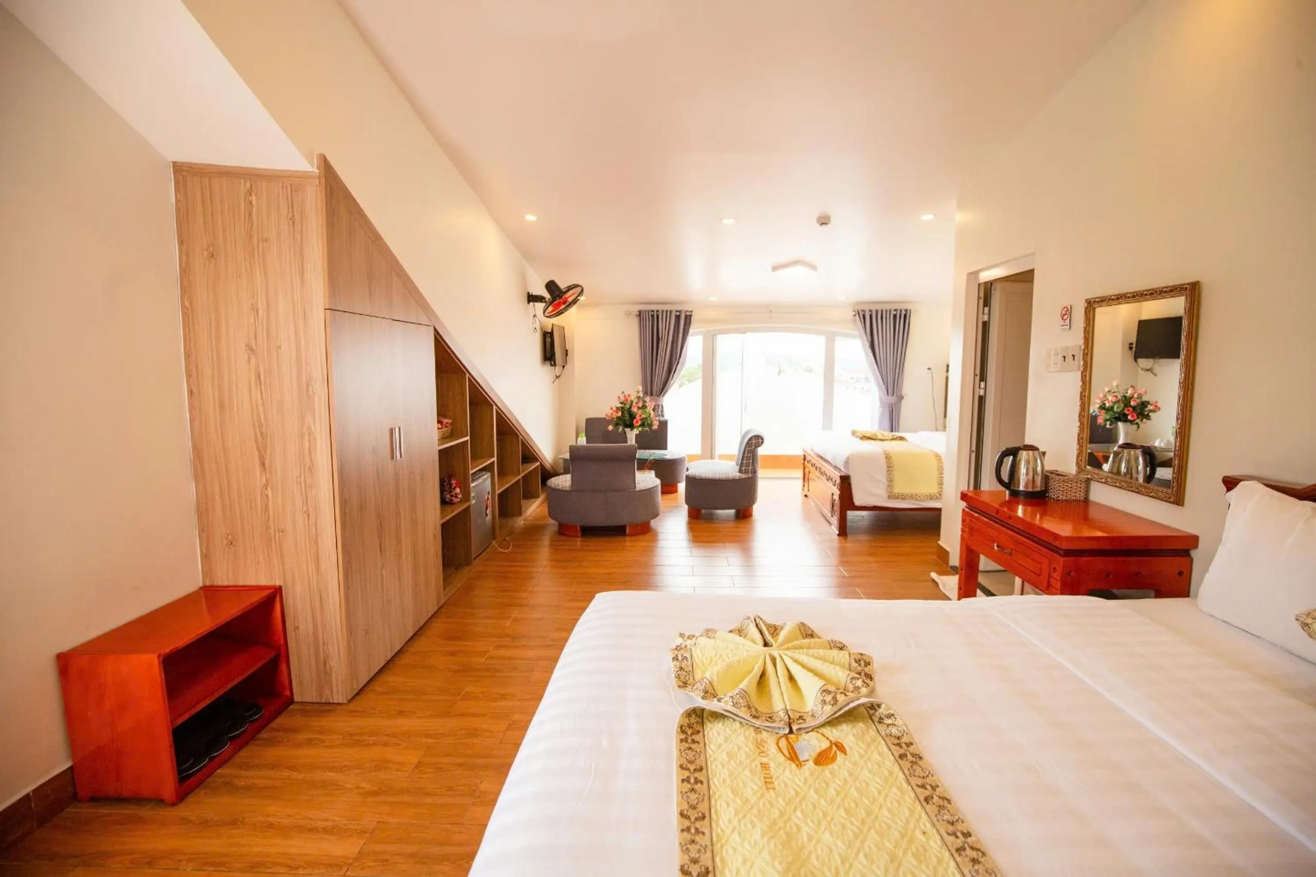 Photo of the whole room, Bed in Thanh Do Hotel