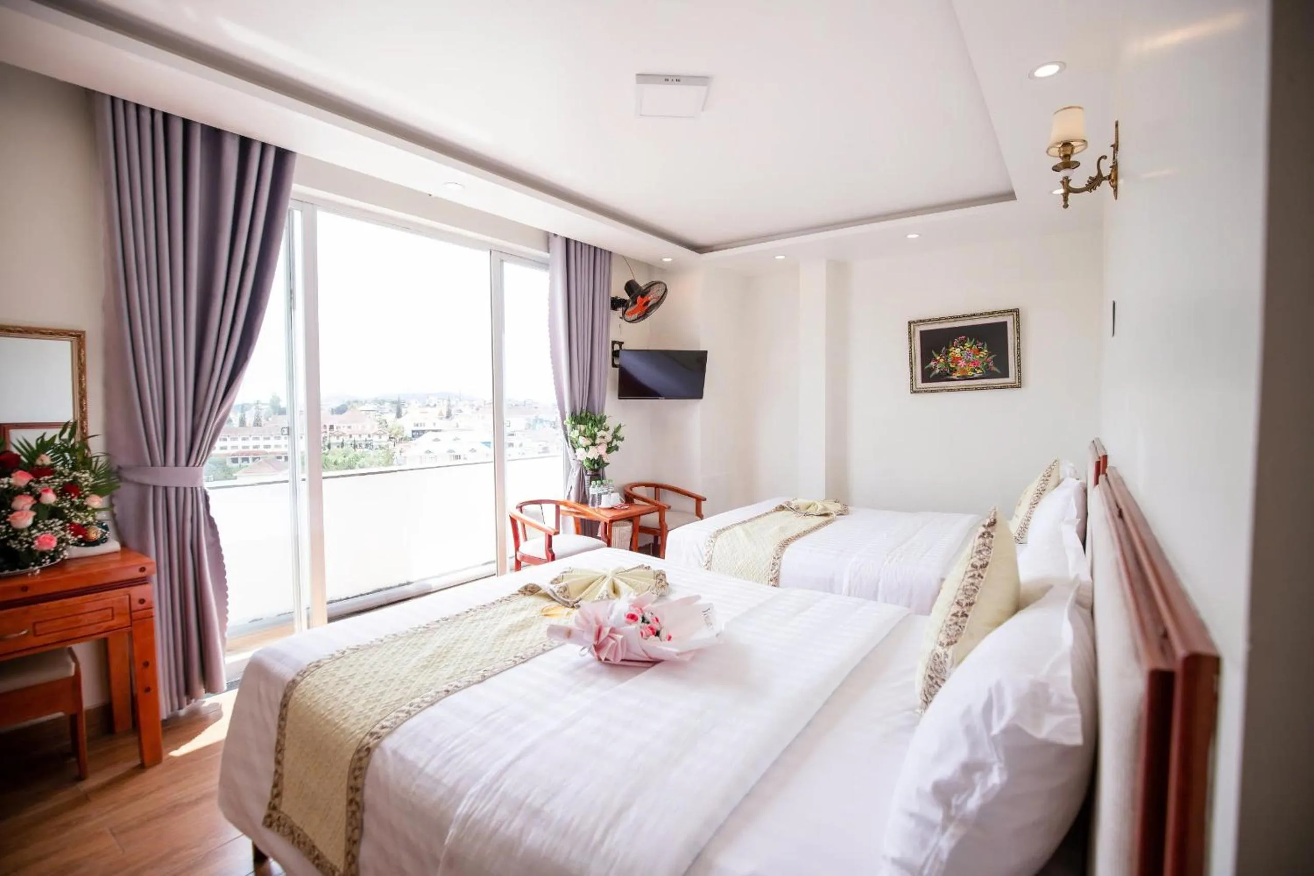 View (from property/room), Bed in Thanh Do Hotel