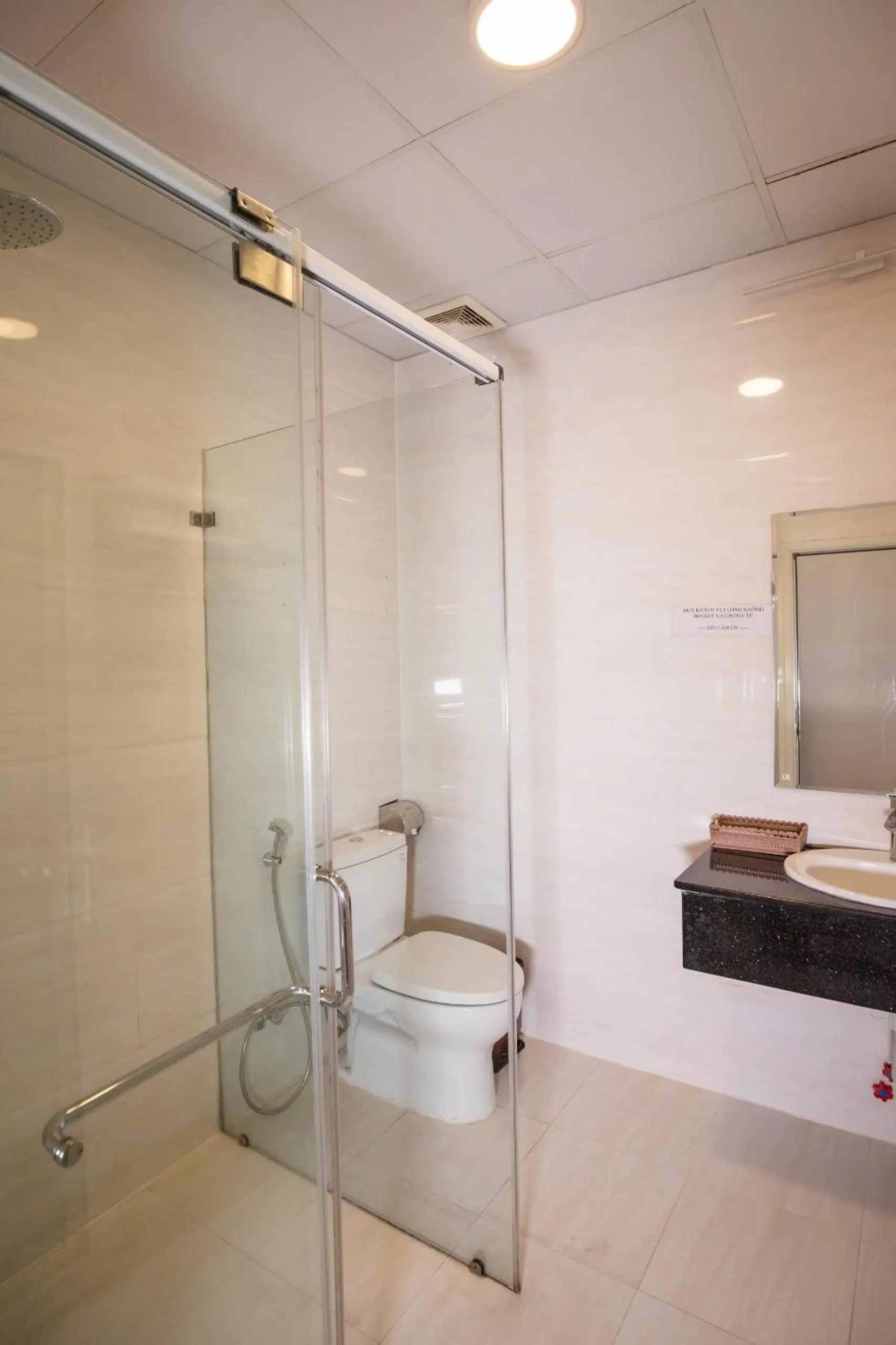 Shower in Thanh Do Hotel