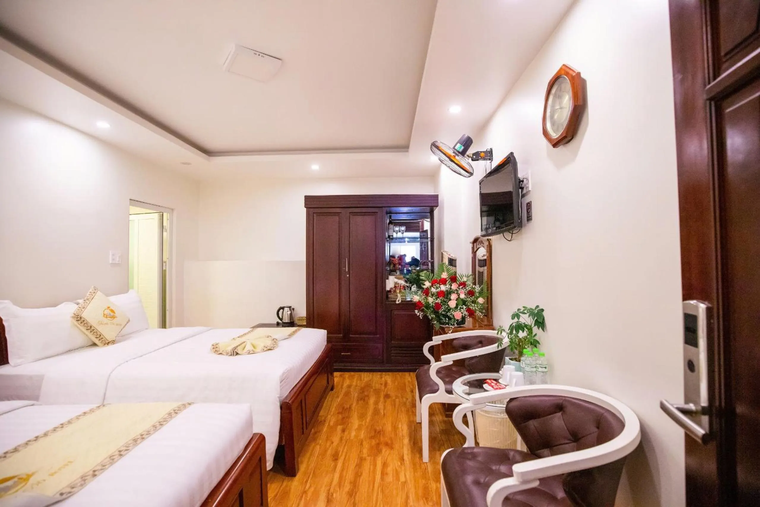 Photo of the whole room, Bed in Thanh Do Hotel
