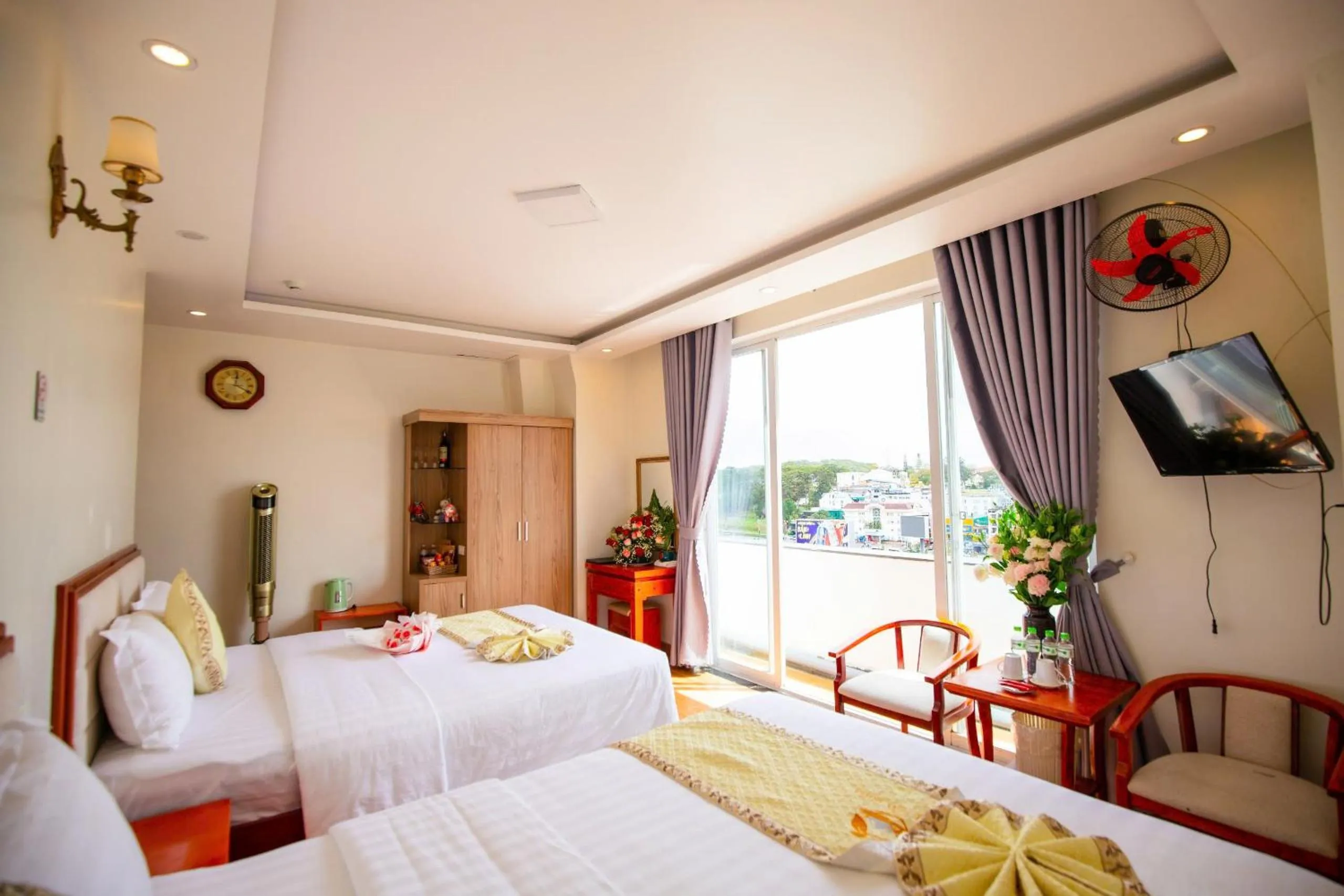 View (from property/room), Bed in Thanh Do Hotel