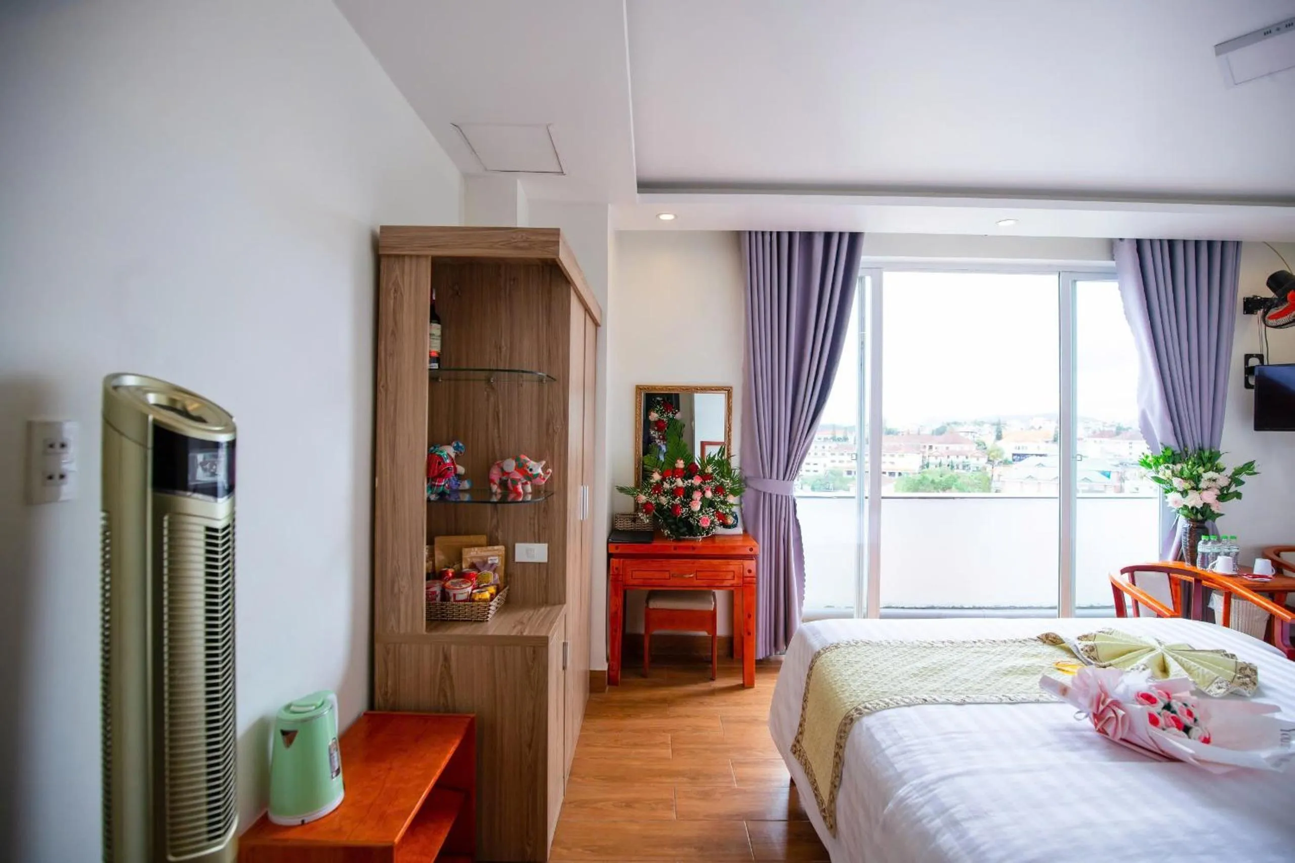 View (from property/room), Bed in Thanh Do Hotel