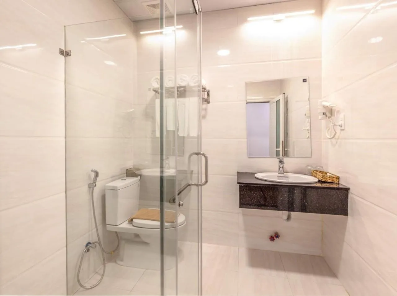 Bathroom in Thanh Do Hotel