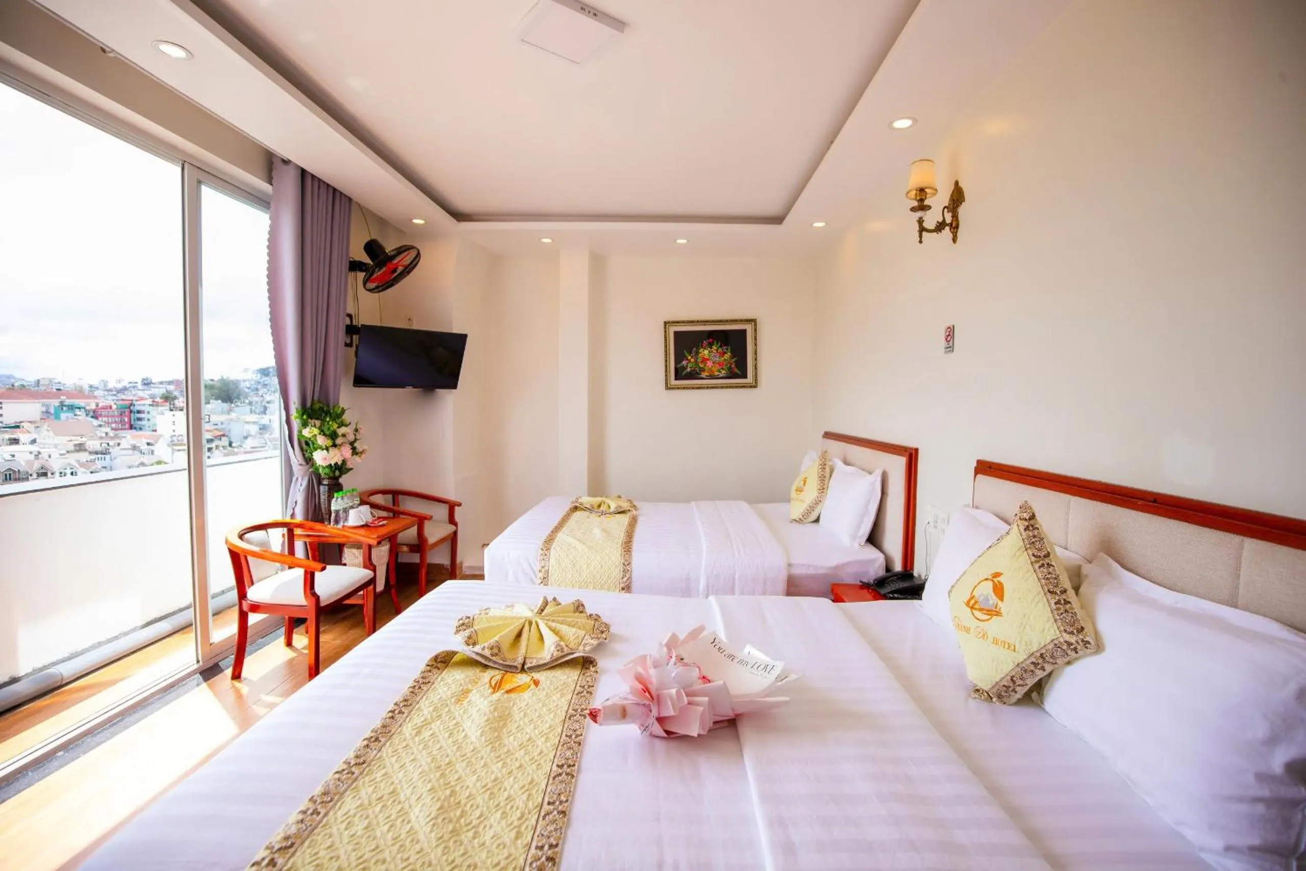 Photo of the whole room, Bed in Thanh Do Hotel